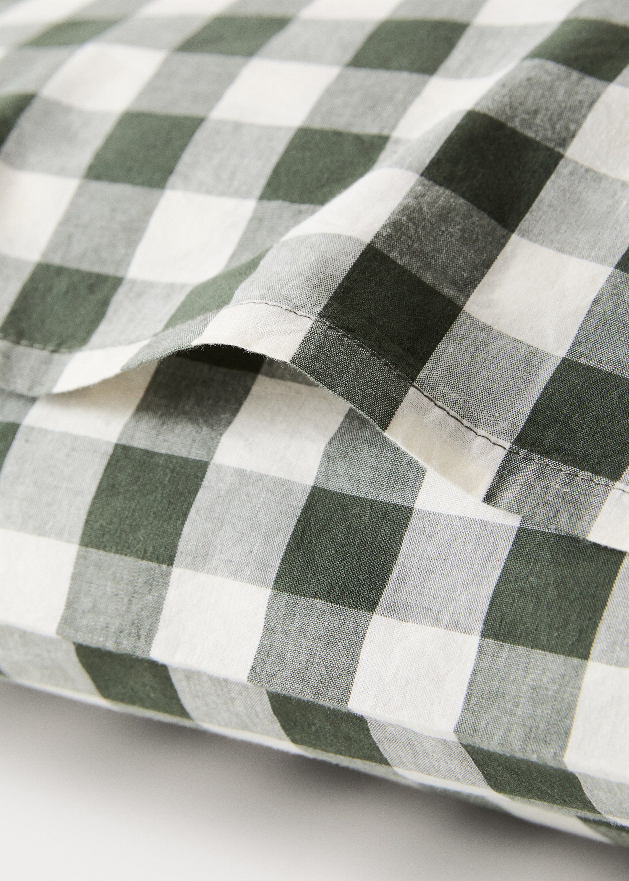 Yarn-dyed cotton gingham check pillowcase 60x60cm - Details of the article 2, Dark Green. Ref: 17037789-00.
