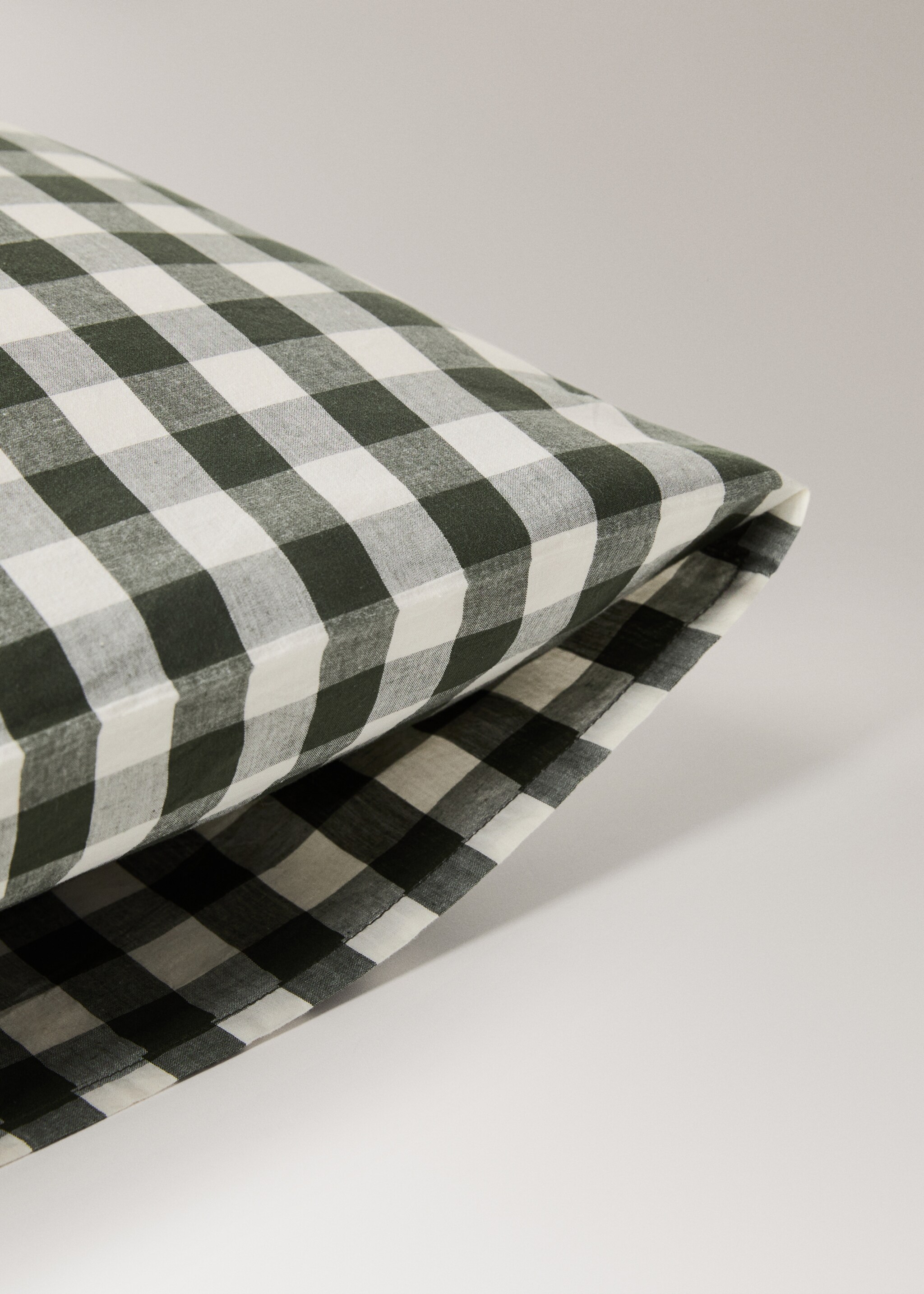 Yarn-dyed cotton gingham check pillowcase 60x60cm - Details of the article 3, Dark Green. Ref: 17037789-00.