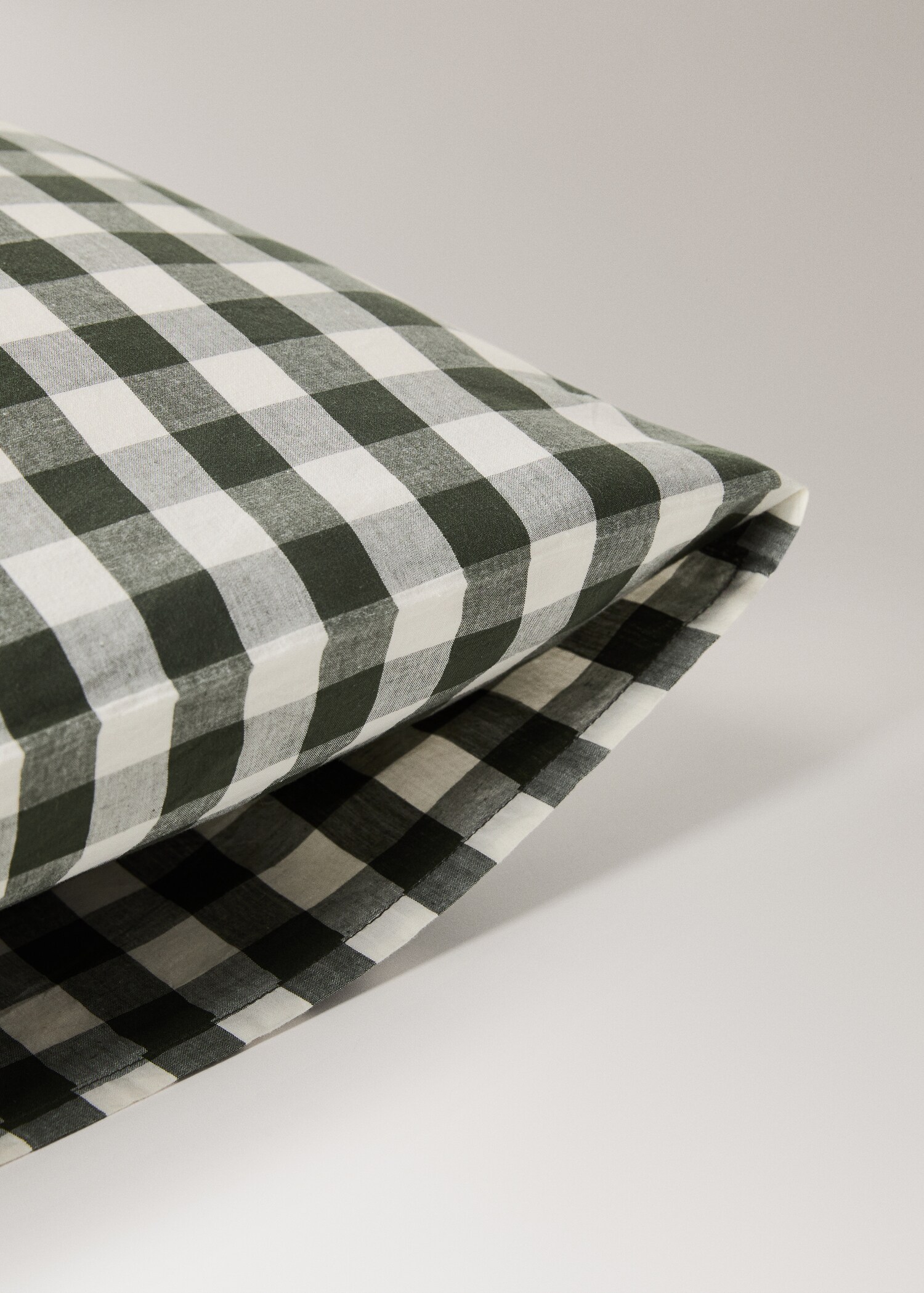Yarn-dyed cotton gingham check pillowcase 60x60cm - Details of the article 3