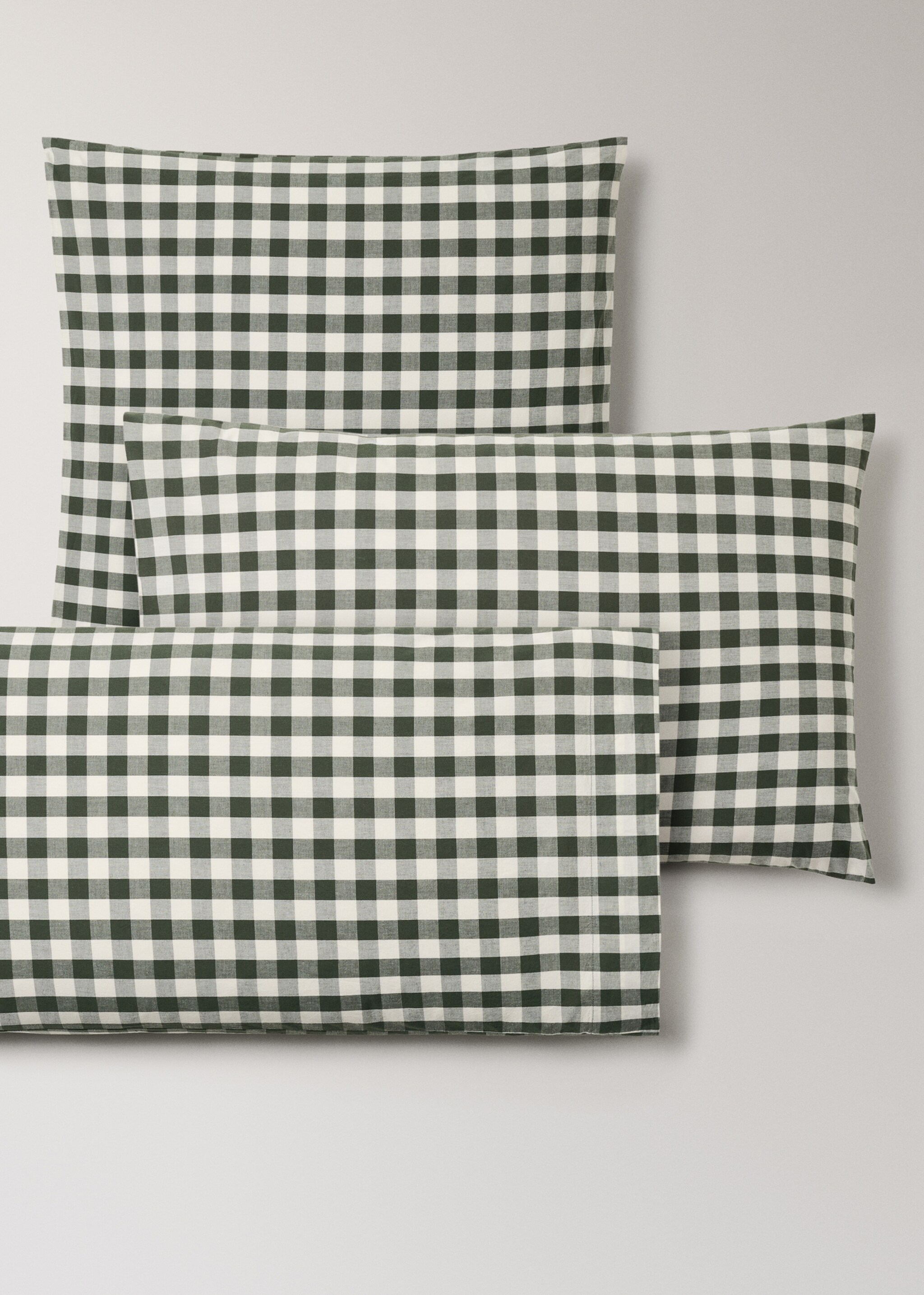 Yarn-dyed cotton gingham check pillowcase 60x60cm - Details of the article 4, Dark Green. Ref: 17037789-00.