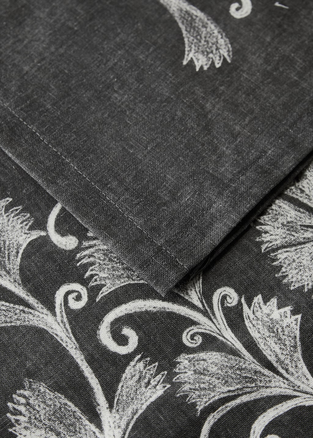 Printed linen cotton tablecloth for 8 to 10 diners