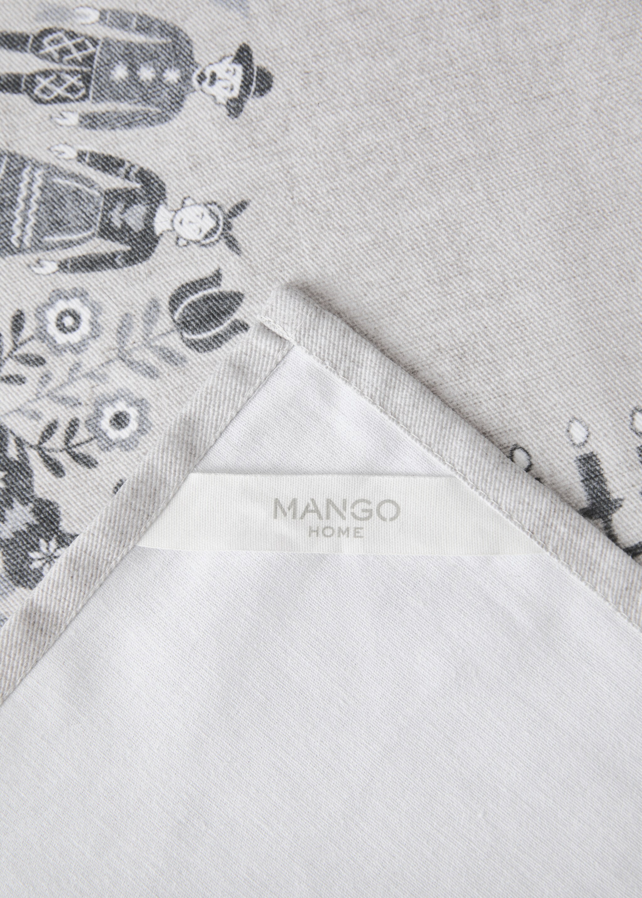 Vánoční potištěný ubrus - Detail zboží 2, Béžová. Ref: 17037796-00.