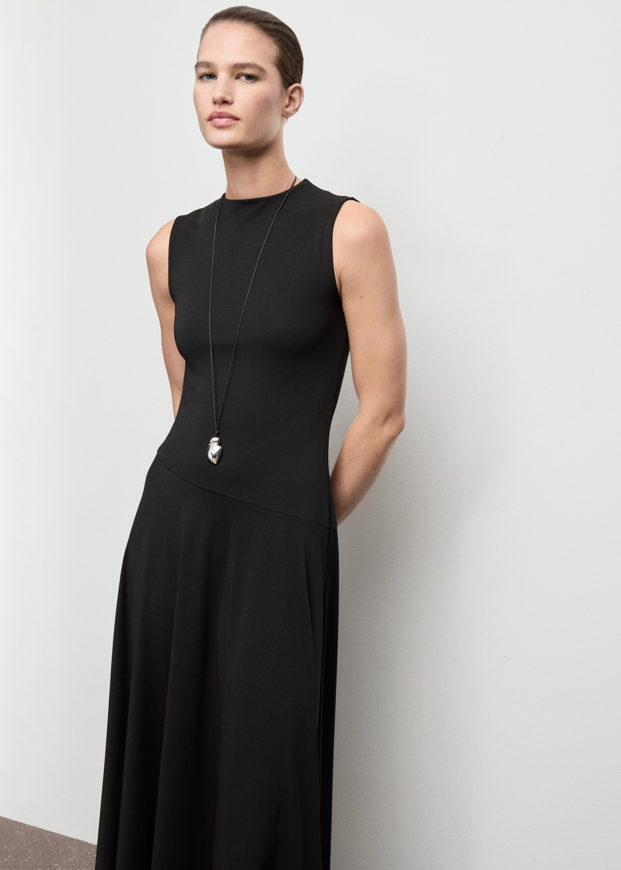 Pleated A-line dress - Medium plane, Black. Ref: 17037806-00.