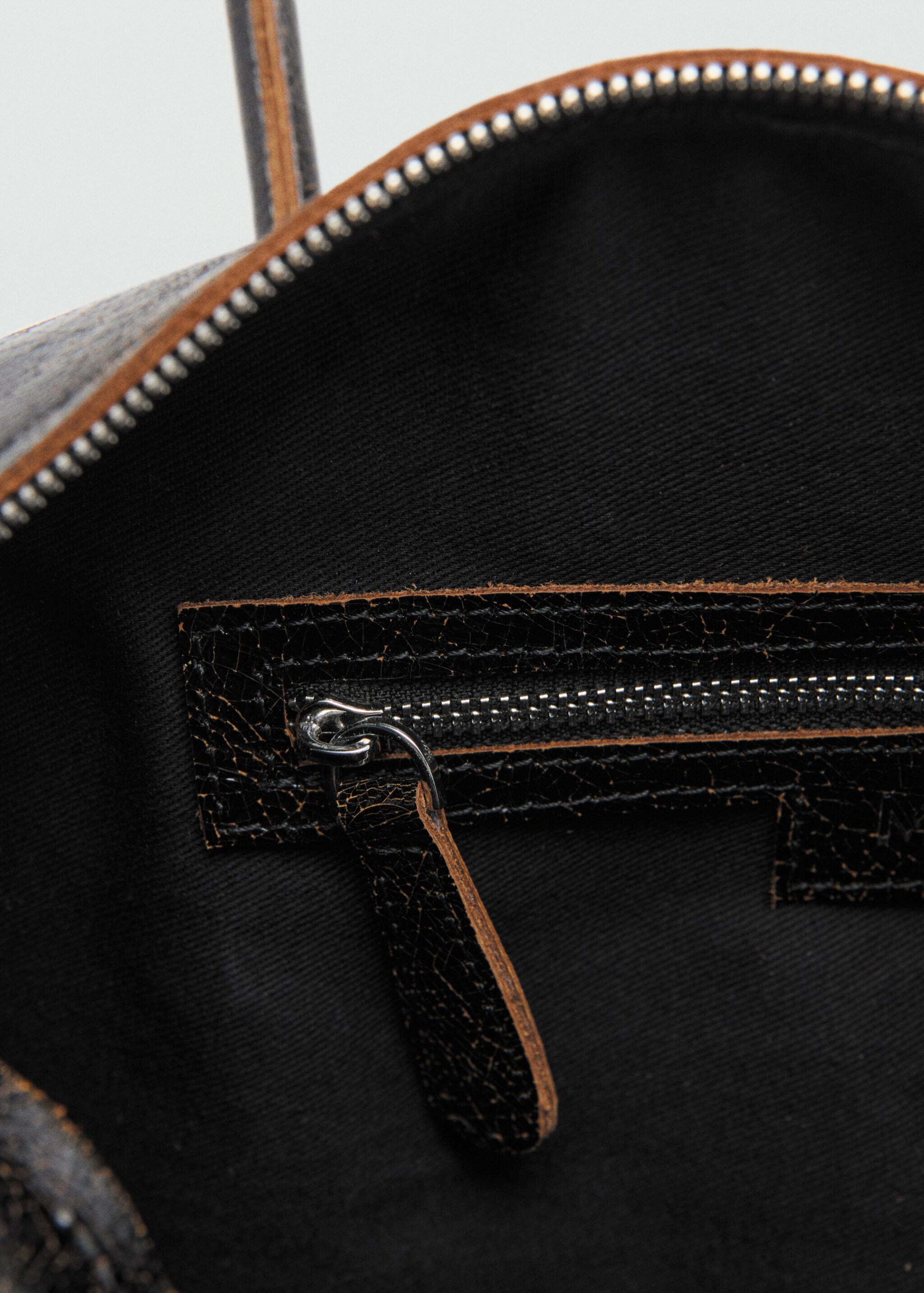 Leather shoulder bag with charms - Деталь изделия 3, Черный. Ref: 17037813-00.