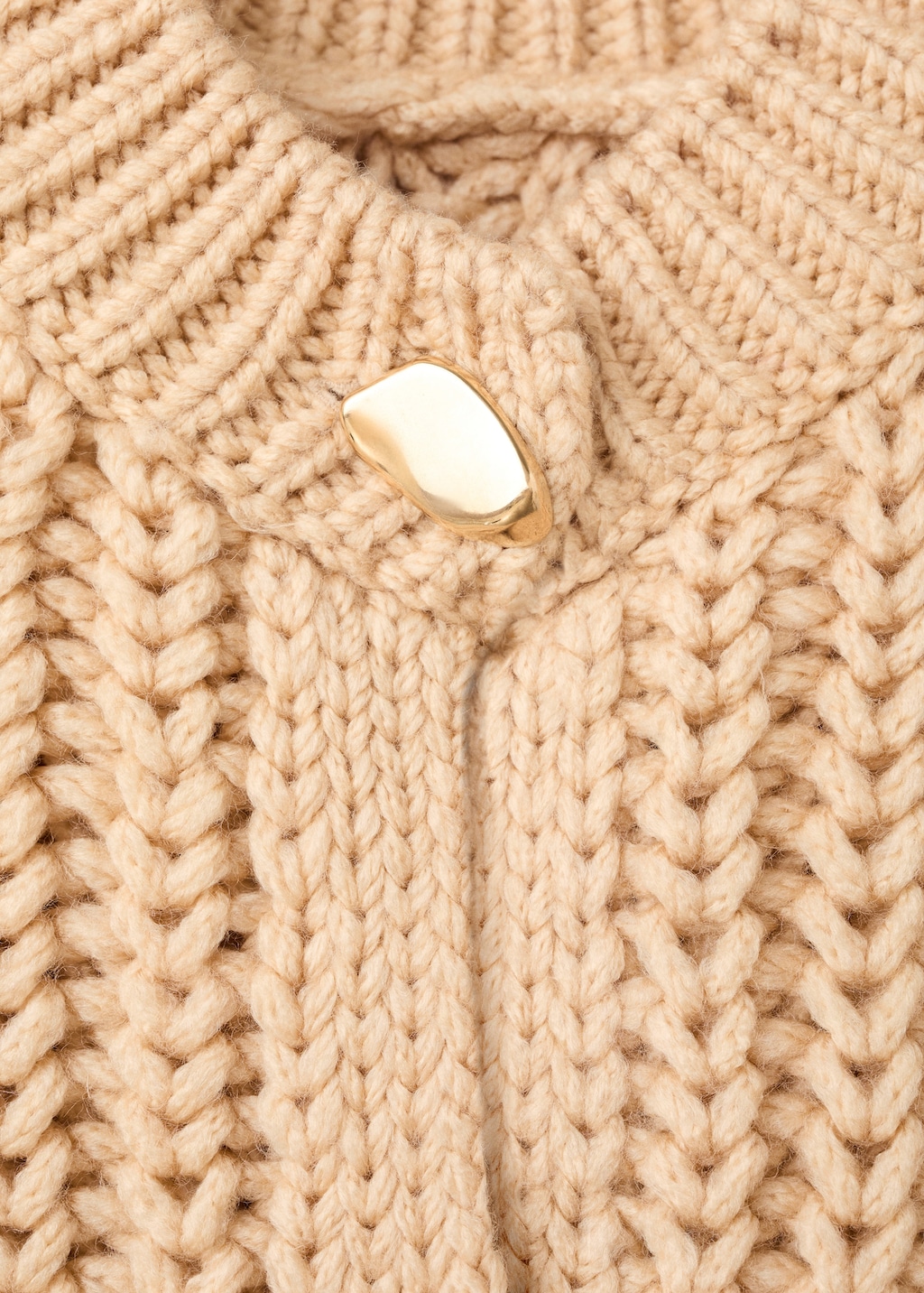 Chunky-knit cardigan with jewel buttons