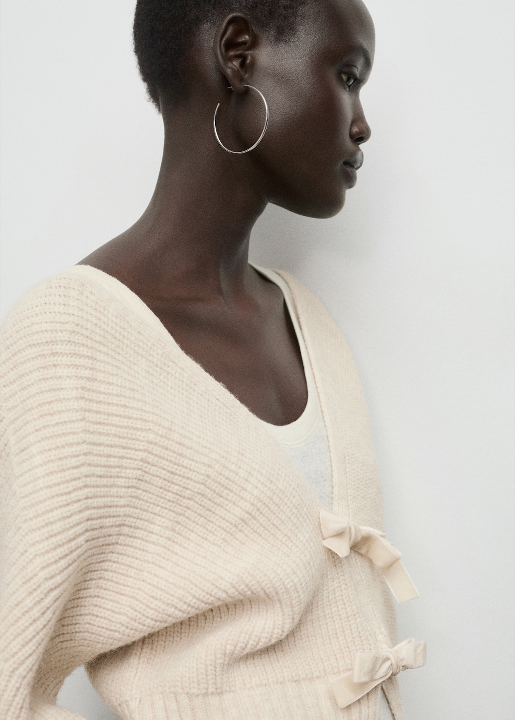 V-neck cardigan with bows