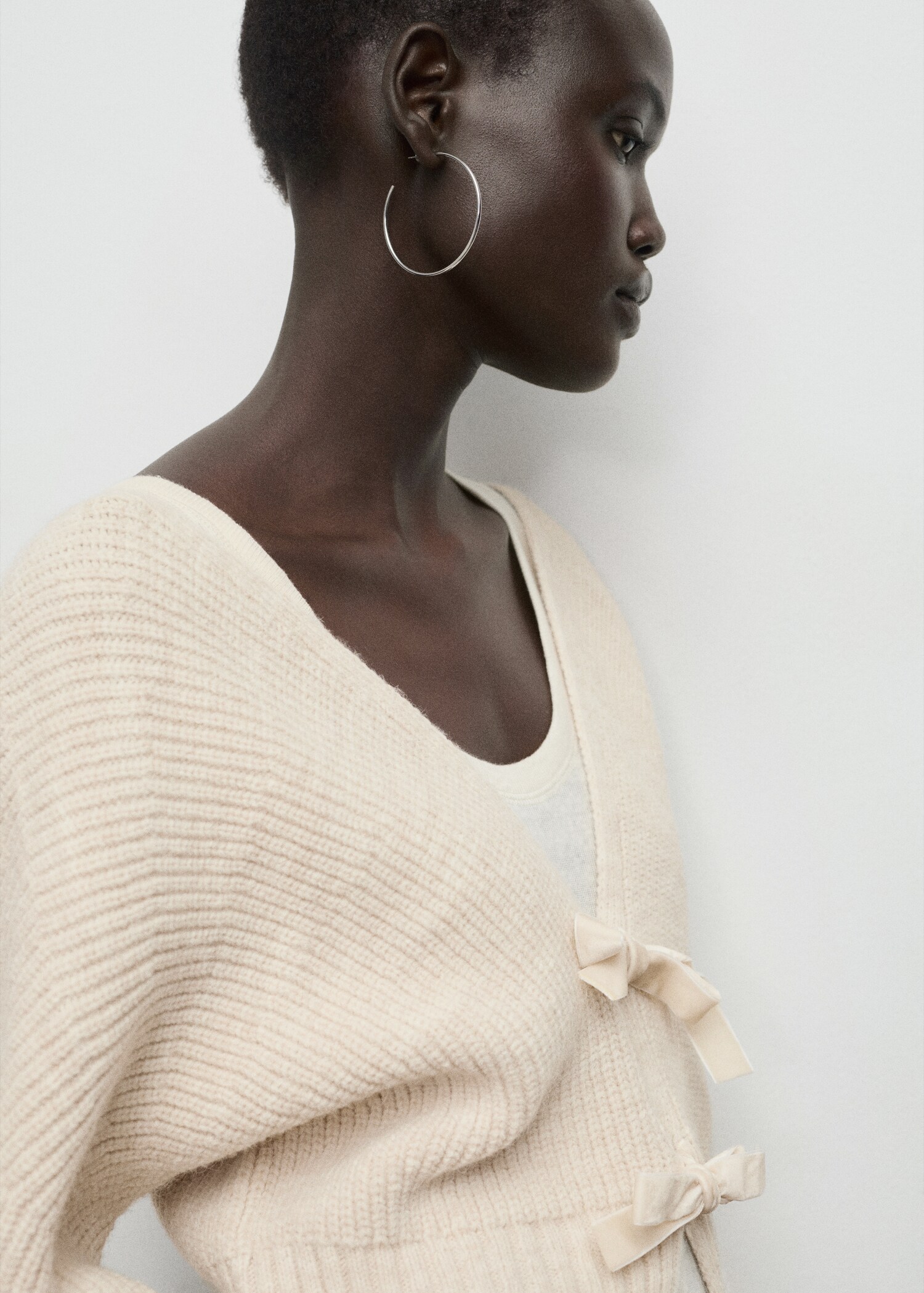 V-neck cardigan with bows - Details of the article 1