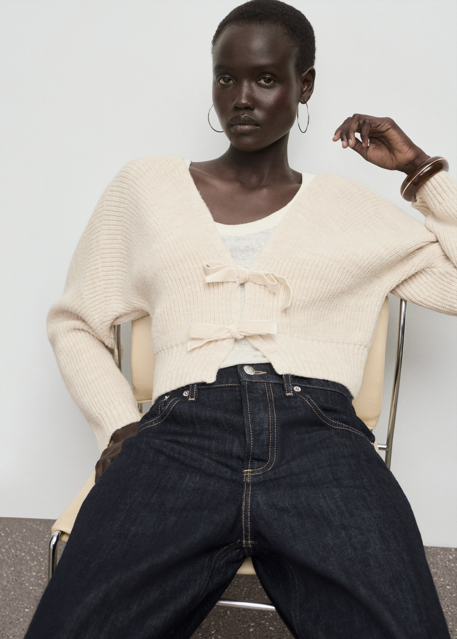 V-neck cardigan with bows - Details of the article 6