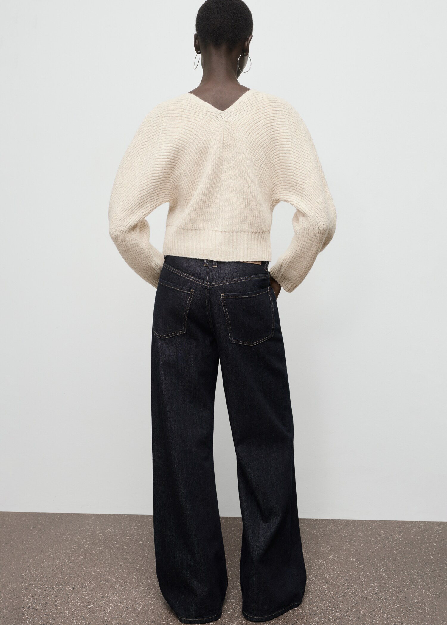 V-neck cardigan with bows - Reverse of the article