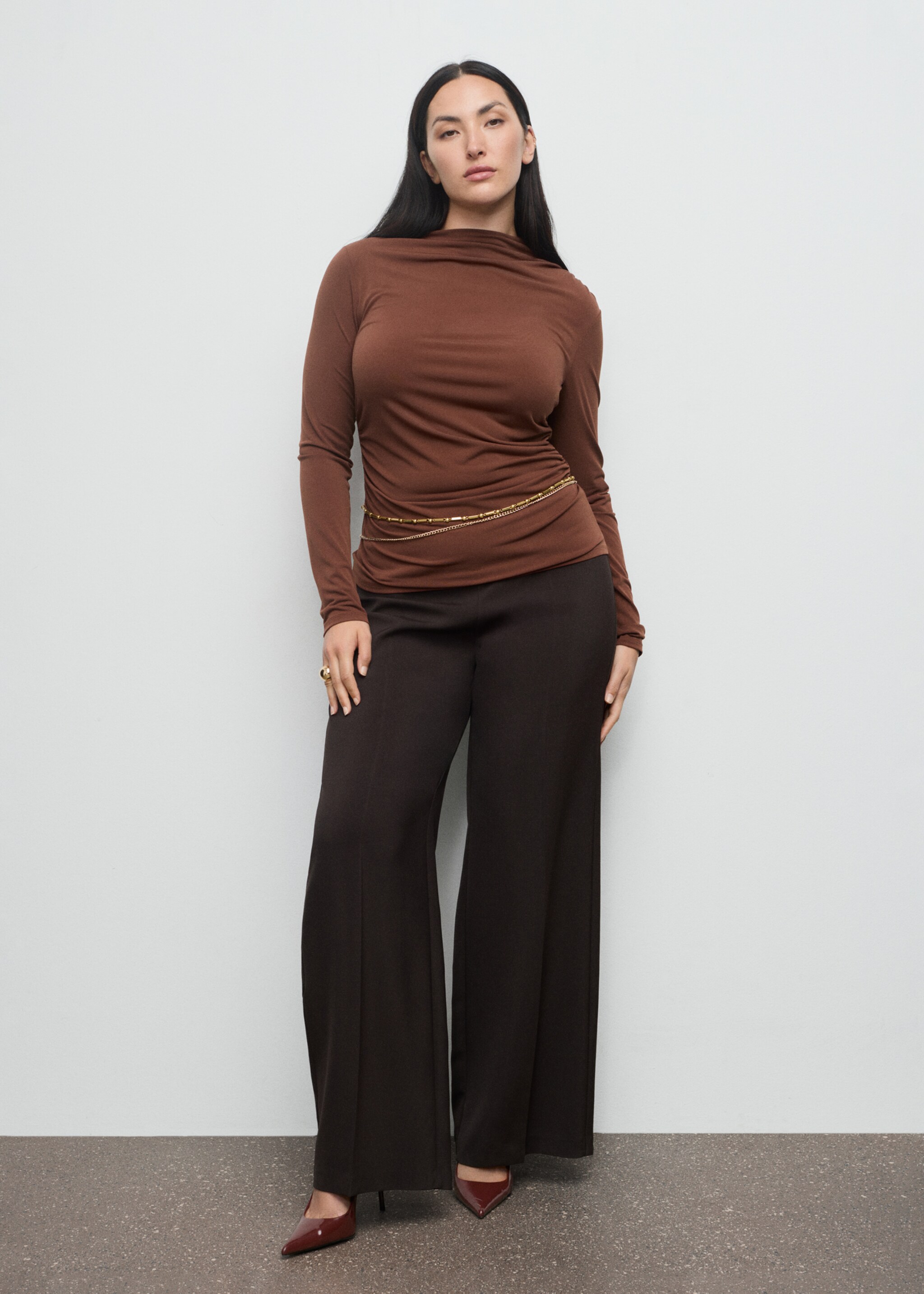 Draped fitted t-shirt - Details of the article 3, Brown. Ref: 17037818-00.