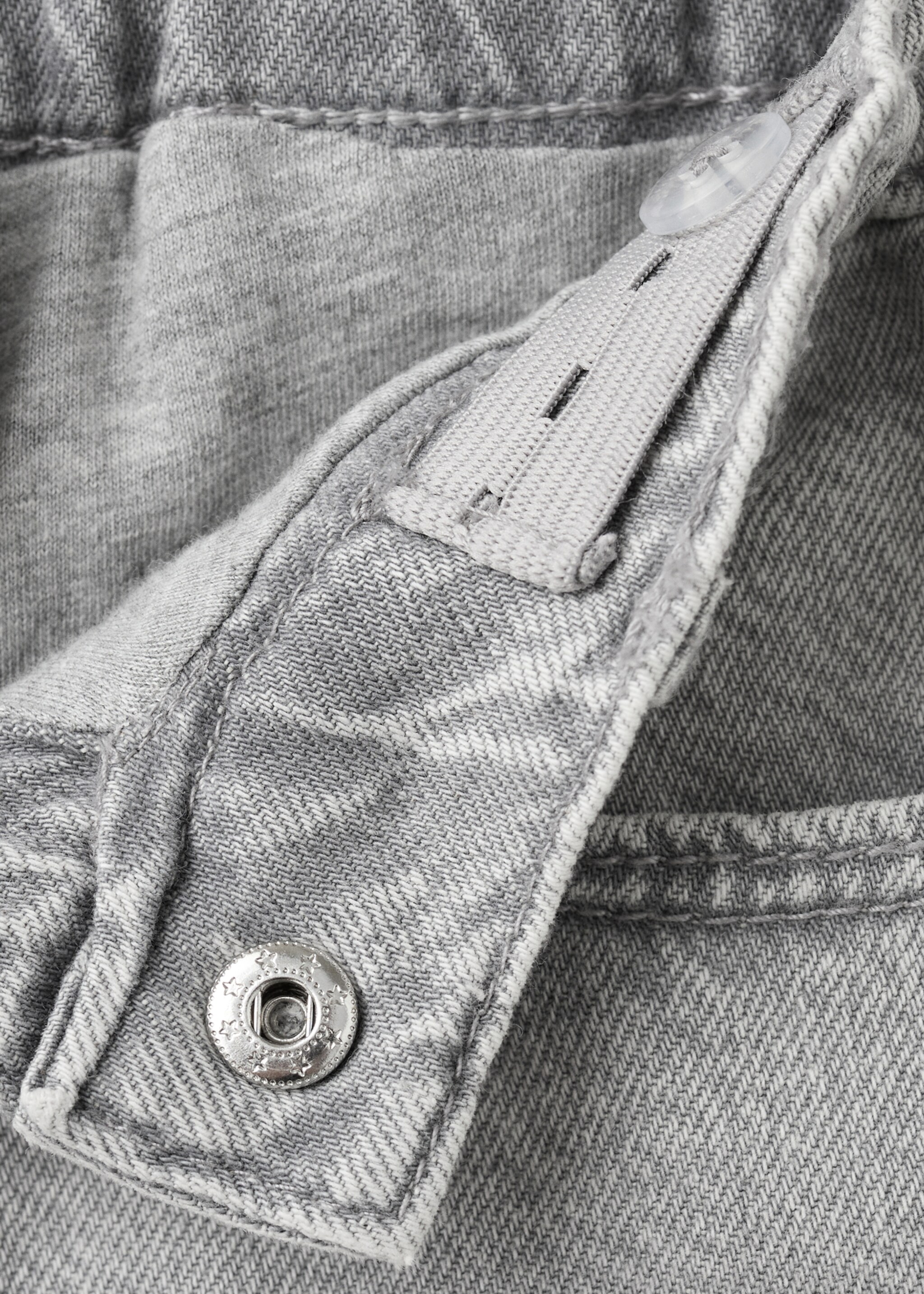 Jean droit bas à revers - Détail de l'article 8, Gris clair denim. Ref: 17037892-00.