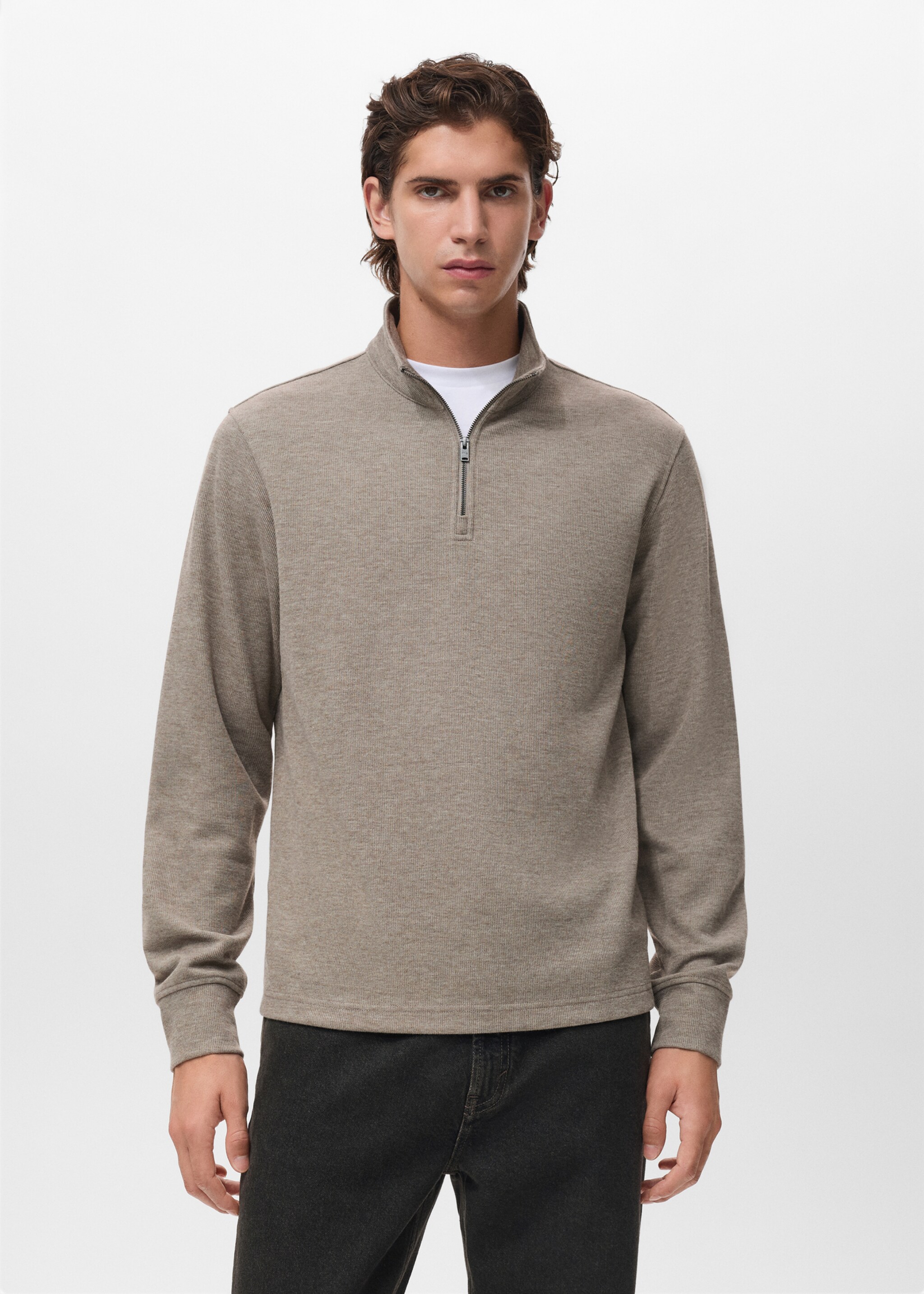 Sweat zip coupe normale - Plan moyen, Sable. Ref: 17037898-00.