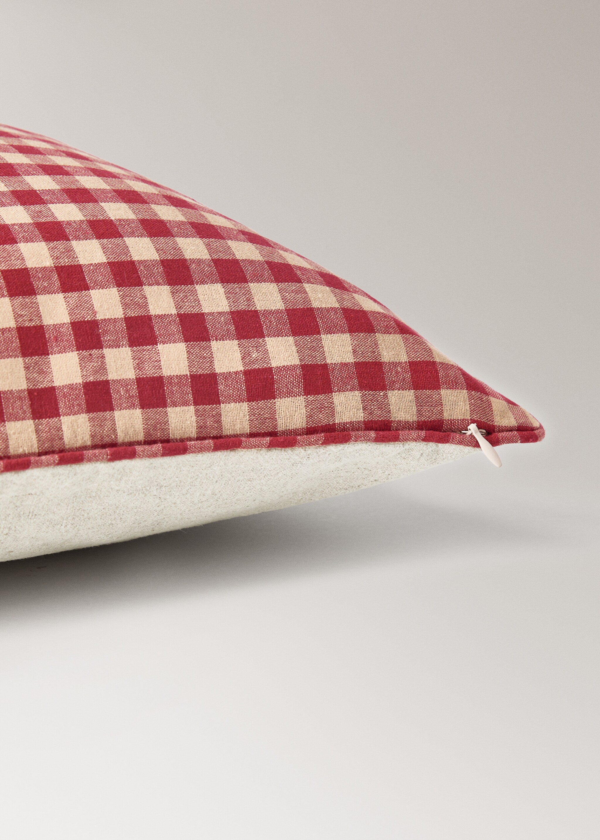 Reversible embroidered children's cushion cover 40x60cm - Details of the article 4, Sand. Ref: 17037904-00.