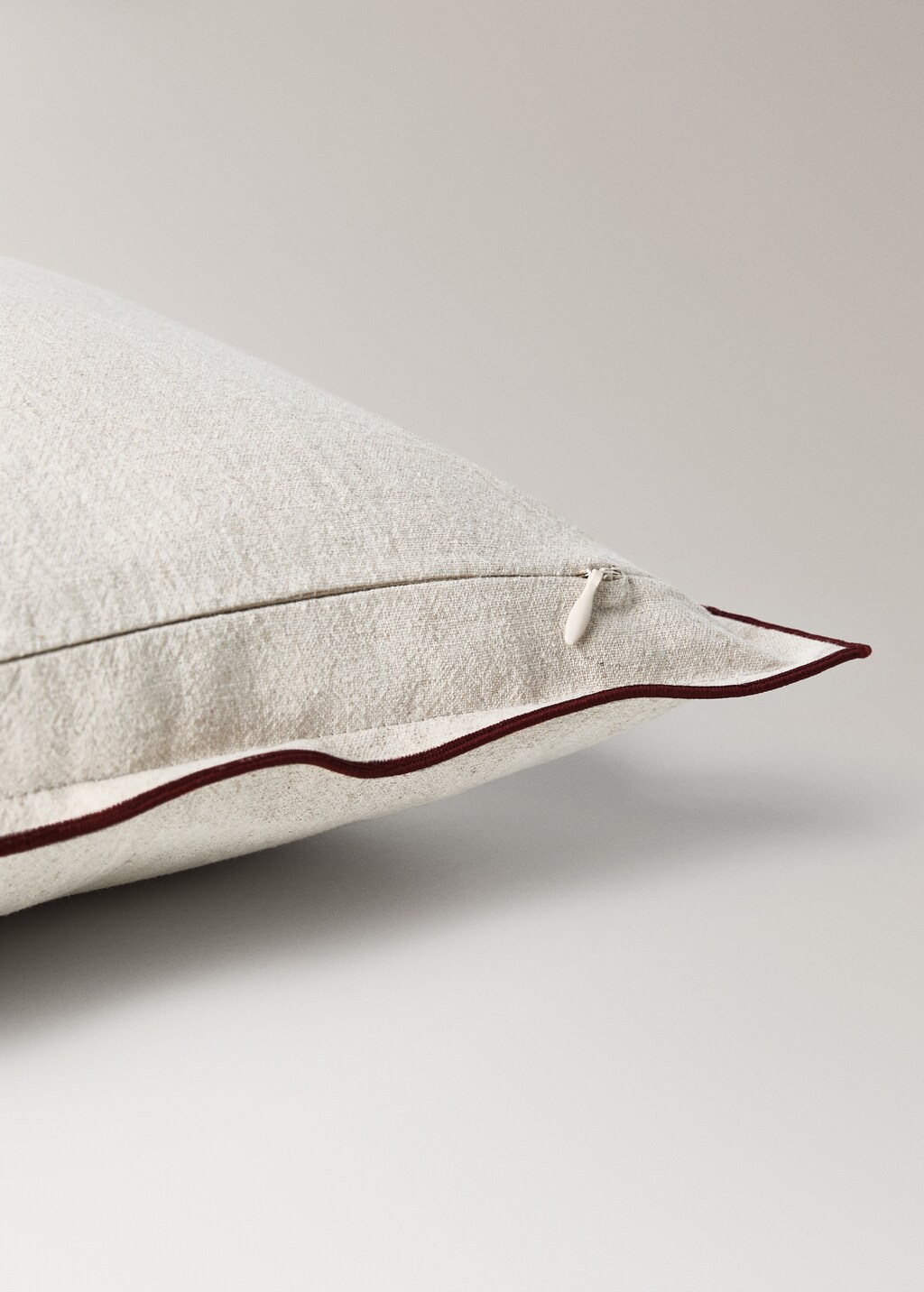 Children's cushion cover with overlock detail 30x40 cm