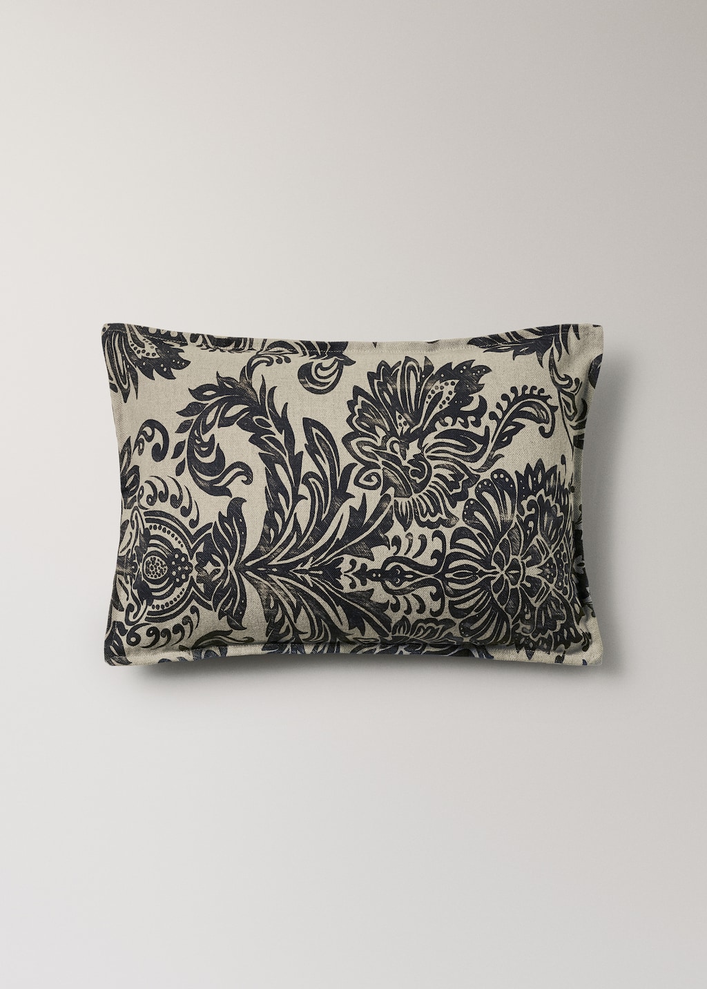 Damask-print cushion cover 15.75x23.62 in
