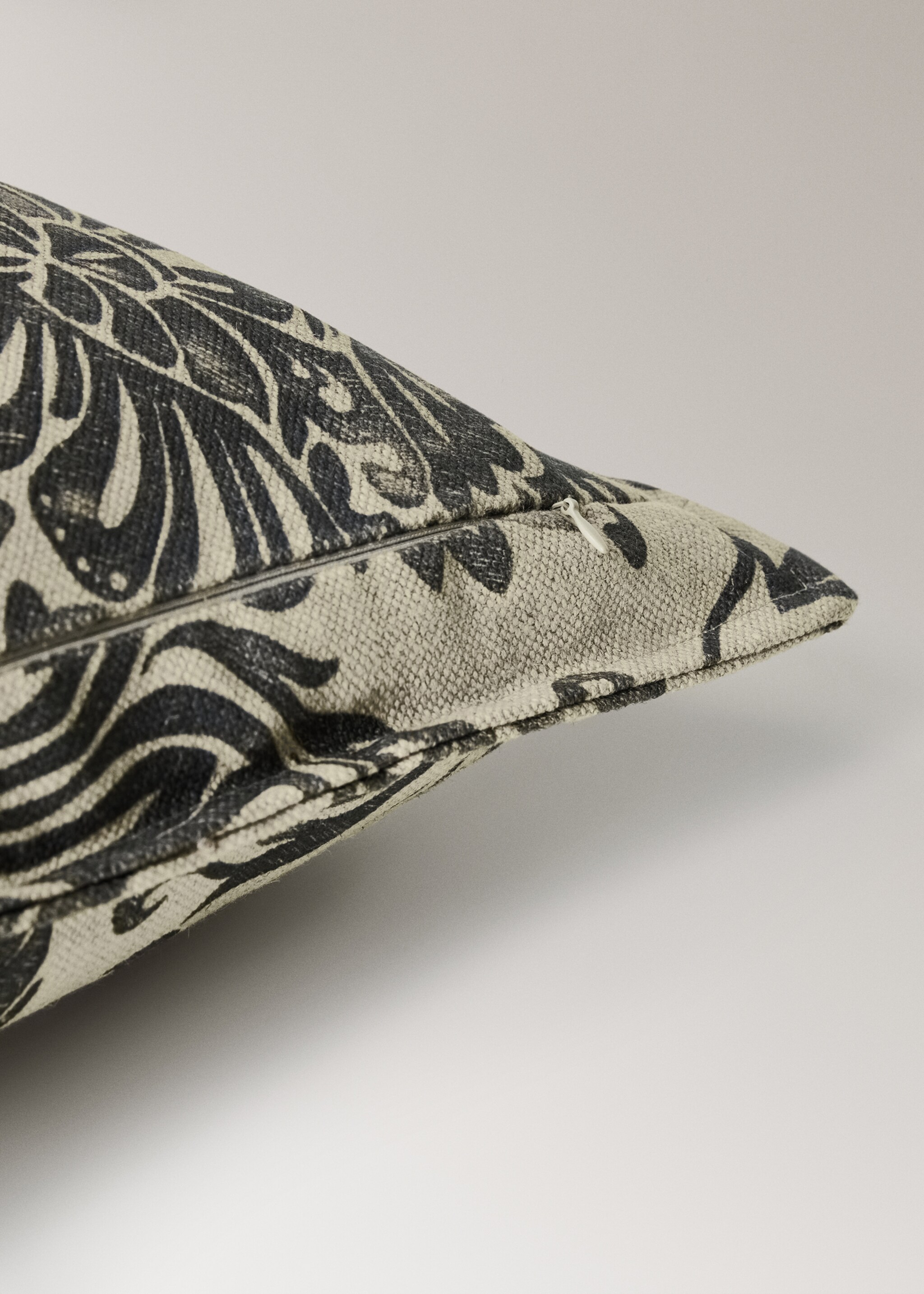 Damask-print cushion cover 40x60cm - Details of the article 2, Grey. Ref: 17037907-00.