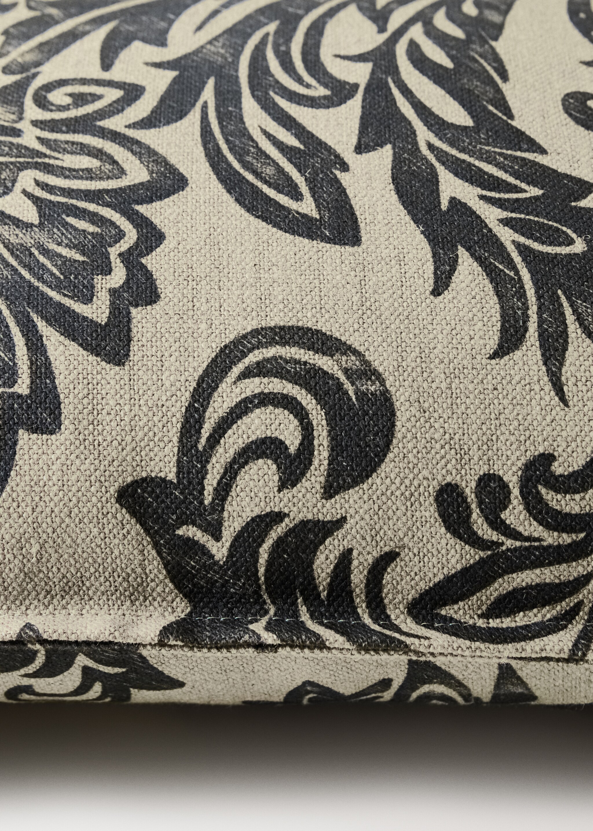Damask-print cushion cover 40x60cm - Details of the article 4, Grey. Ref: 17037907-00.