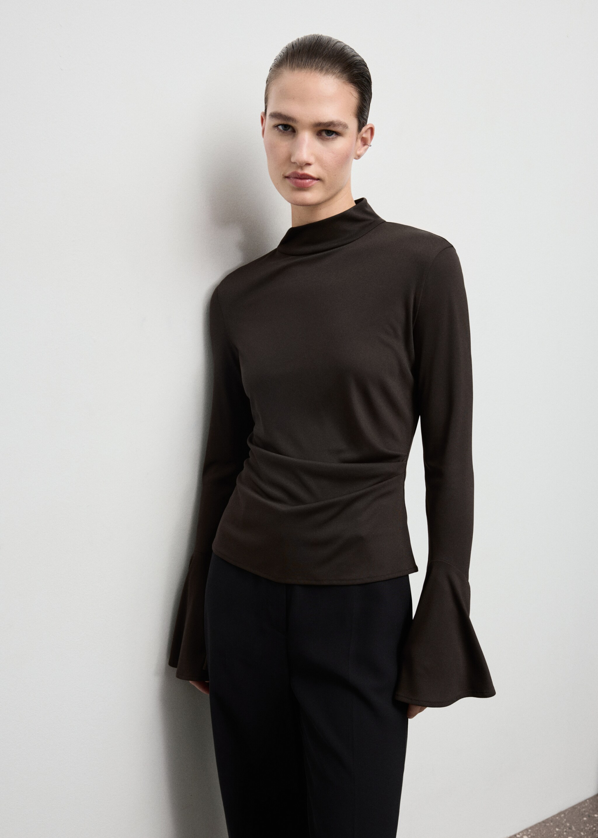 Fitted top with flared sleeves - Medium plane, Brown. Ref: 17037911-00.