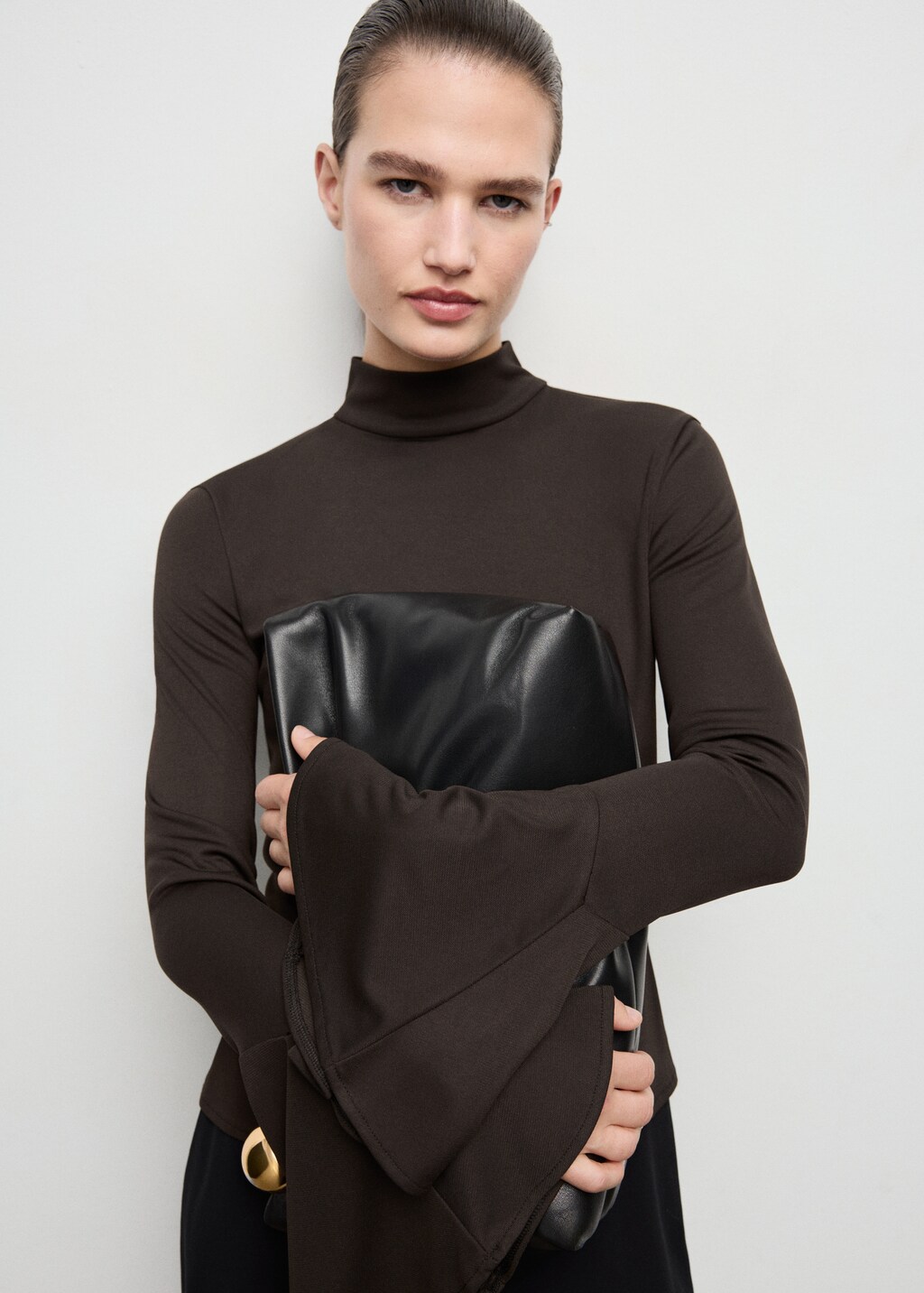 Fitted top with flared sleeves