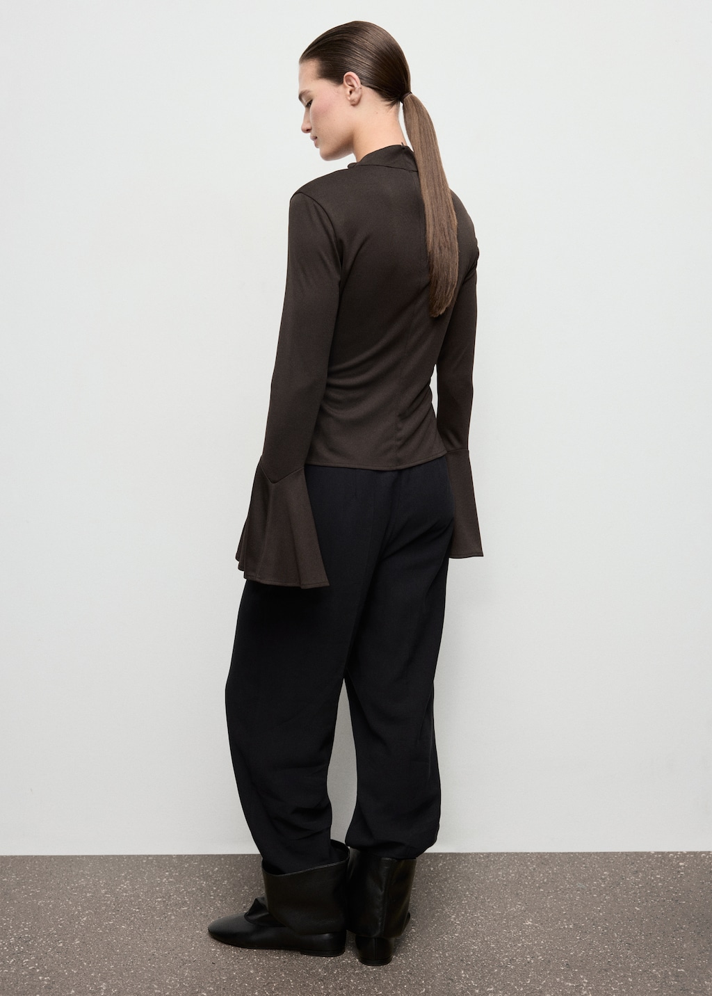 Fitted top with flared sleeves