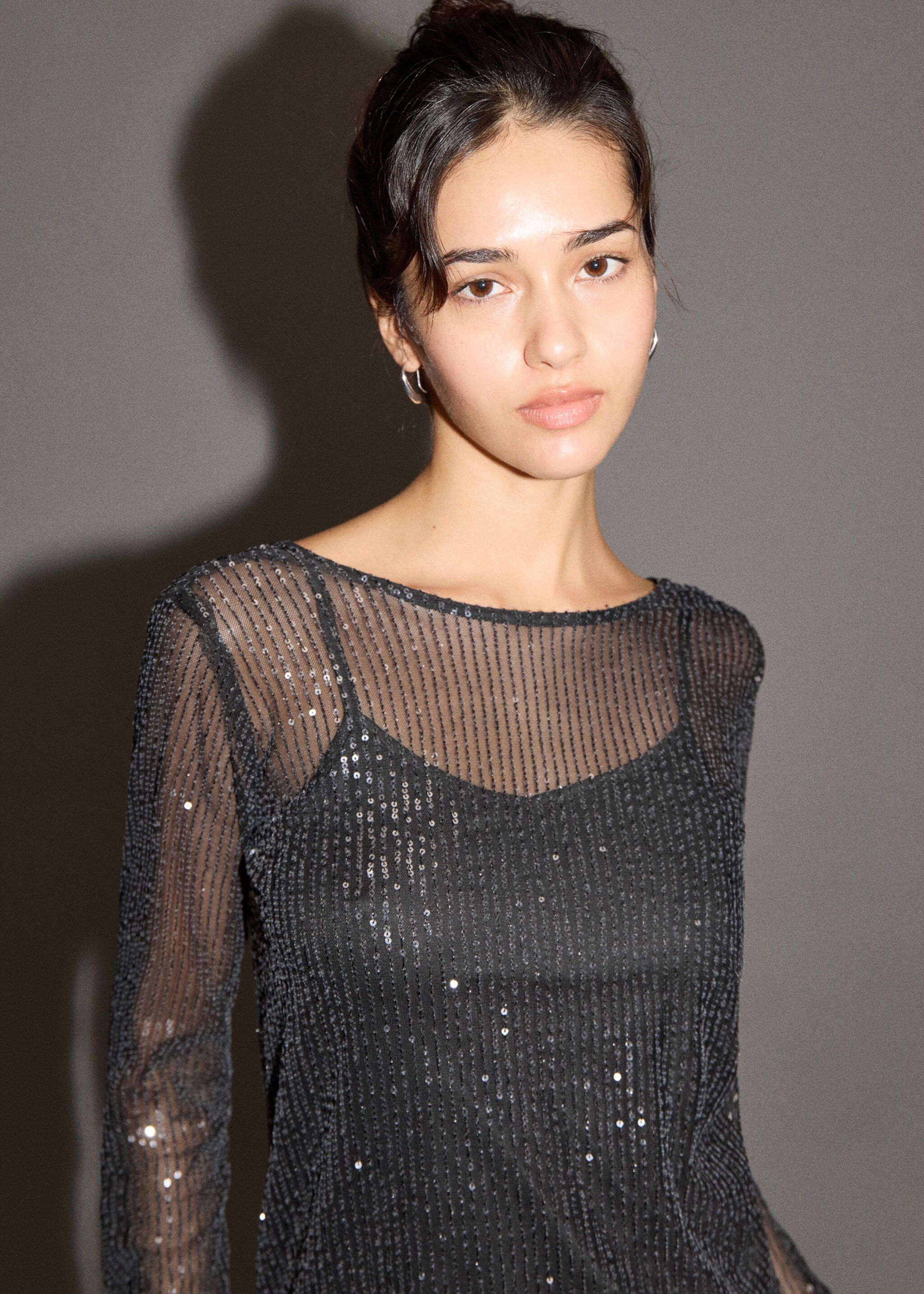 Robe courte à paillettes - Détail de l'article 1, Noir. Ref: 17038280-00.