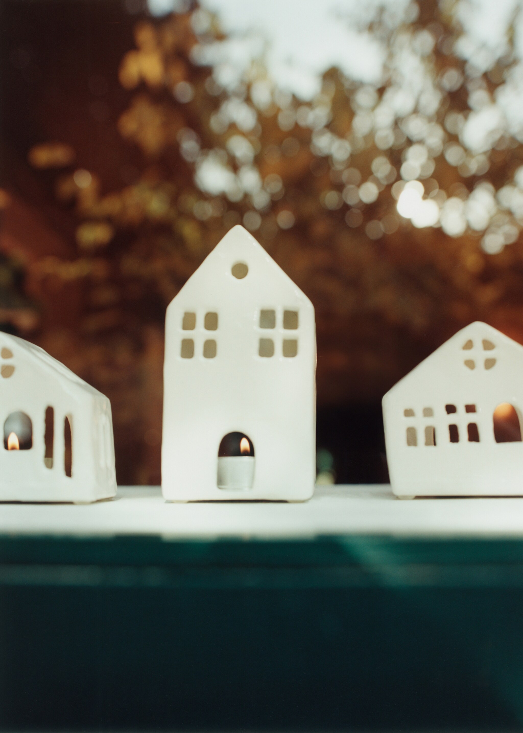 Tall ceramic house candle holder - Details of the article 6, Off White. Ref: 17038283-00.