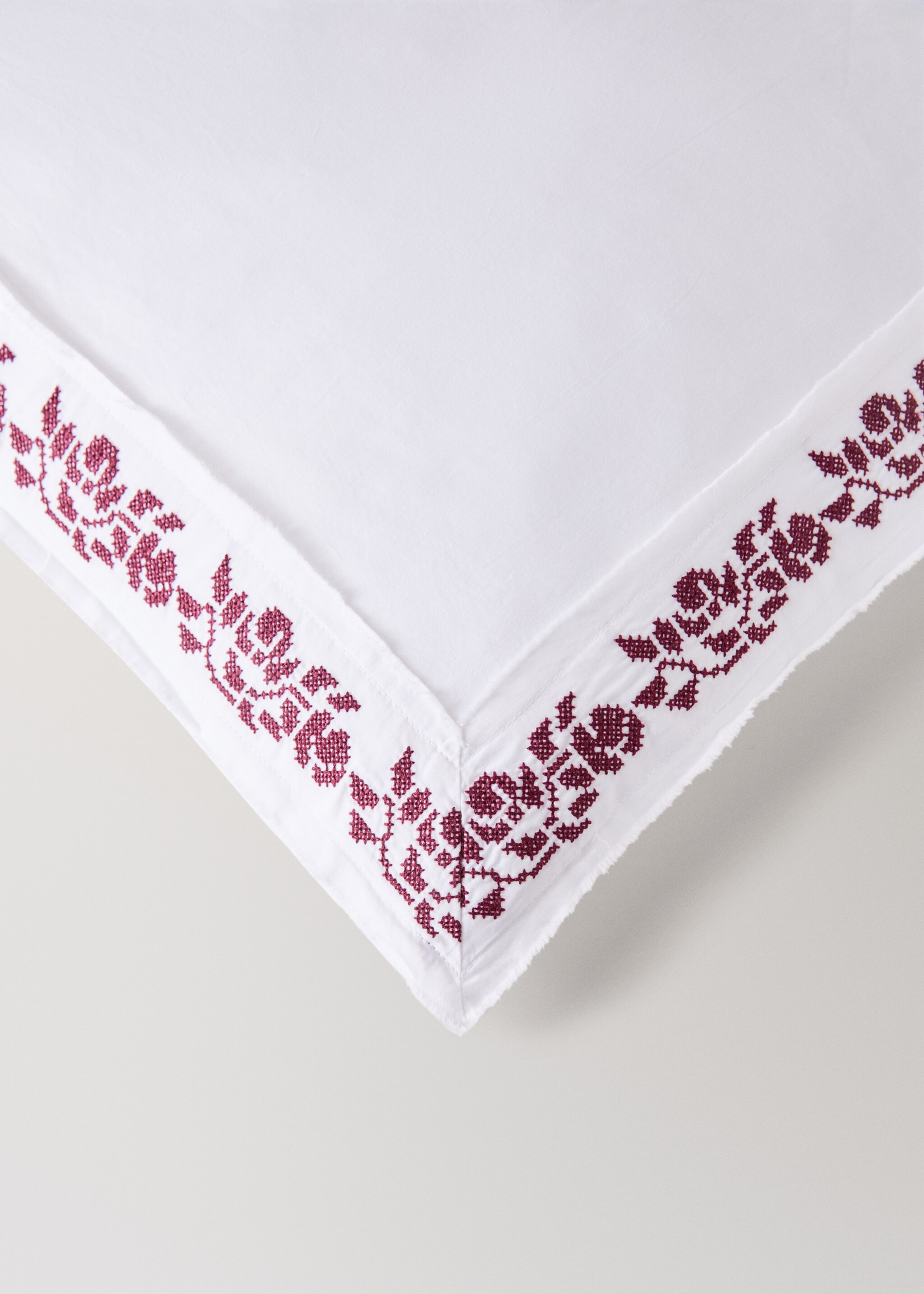 300-thread count satin cotton duvet cover with cross-stitch embroidery for 180/200cm bed - Details of the article 3, Off White. Ref: 17038290-00.