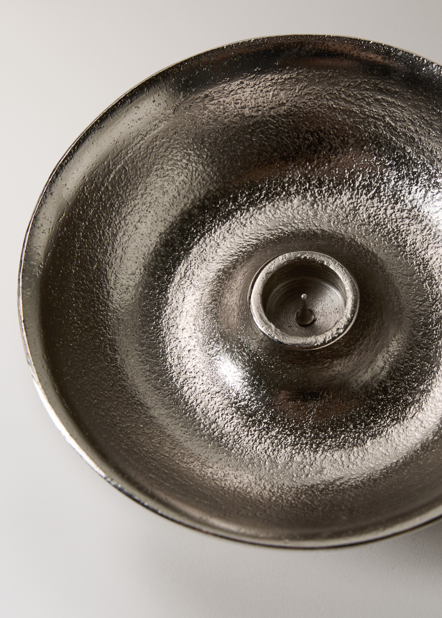 Metal candelabra - Details of the article 1