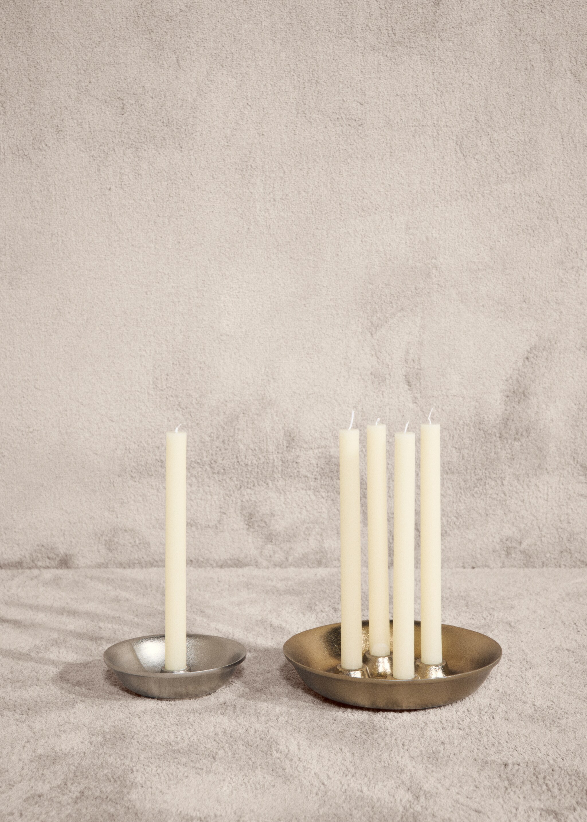 Kerzenständer für vier Kerzen aus Metall - Detail des Artikels 7, Gold. Ref: 17038293-00.