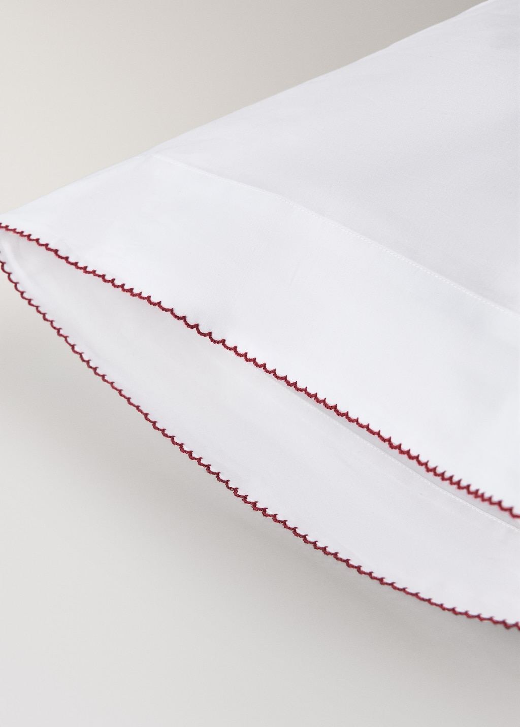 Percale cotton children's pillowcase with contrasting picot detail 45x110cm