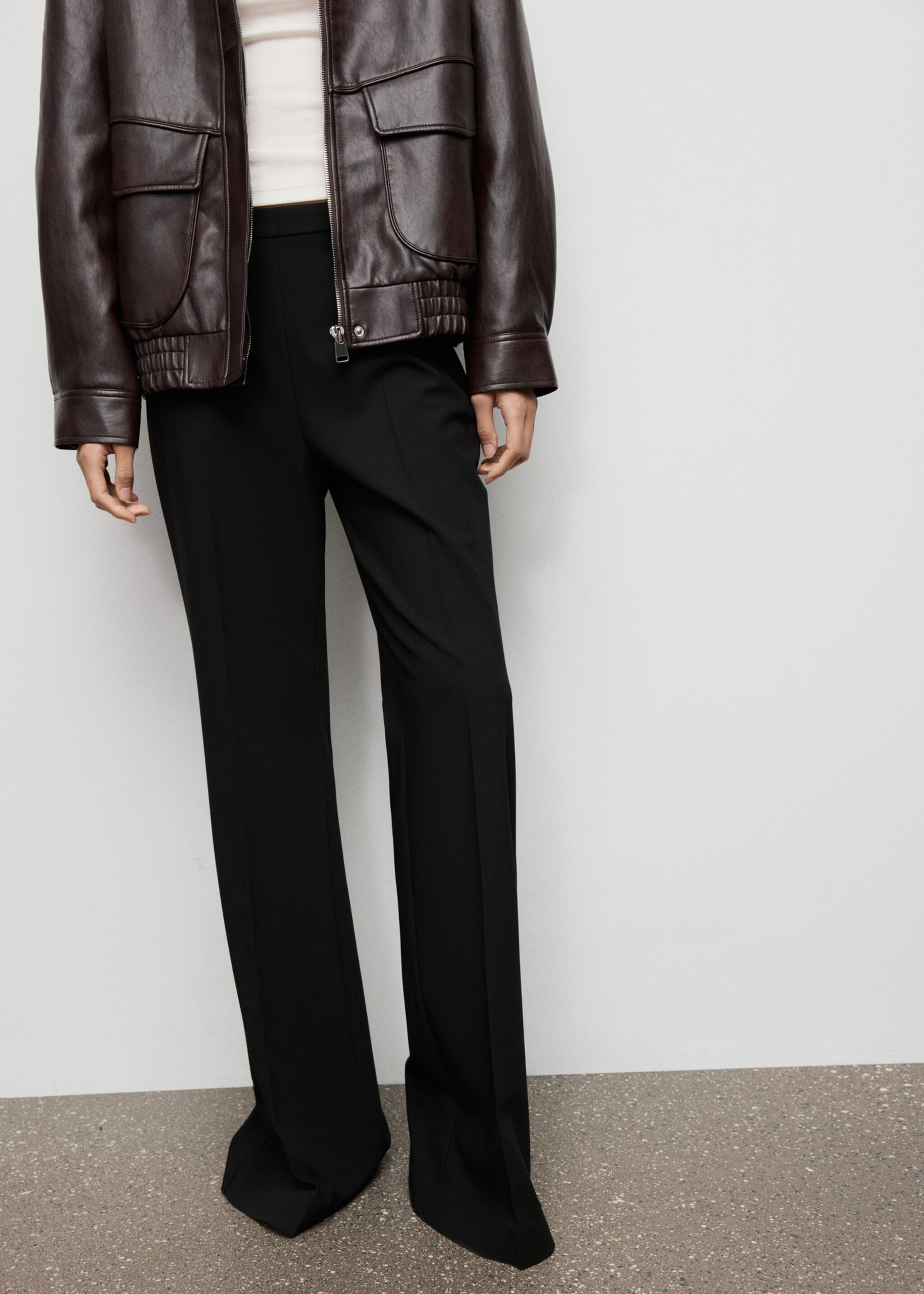 High-waisted flared trousers - Medium plane, Black. Ref: 17038636-00.