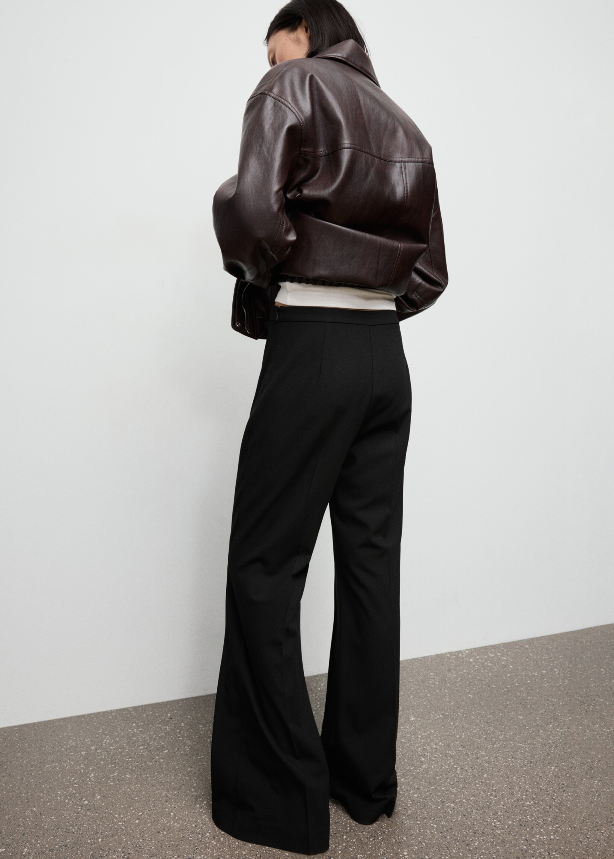 High-waisted flared trousers - Reverse of the article, Black. Ref: 17038636-00.