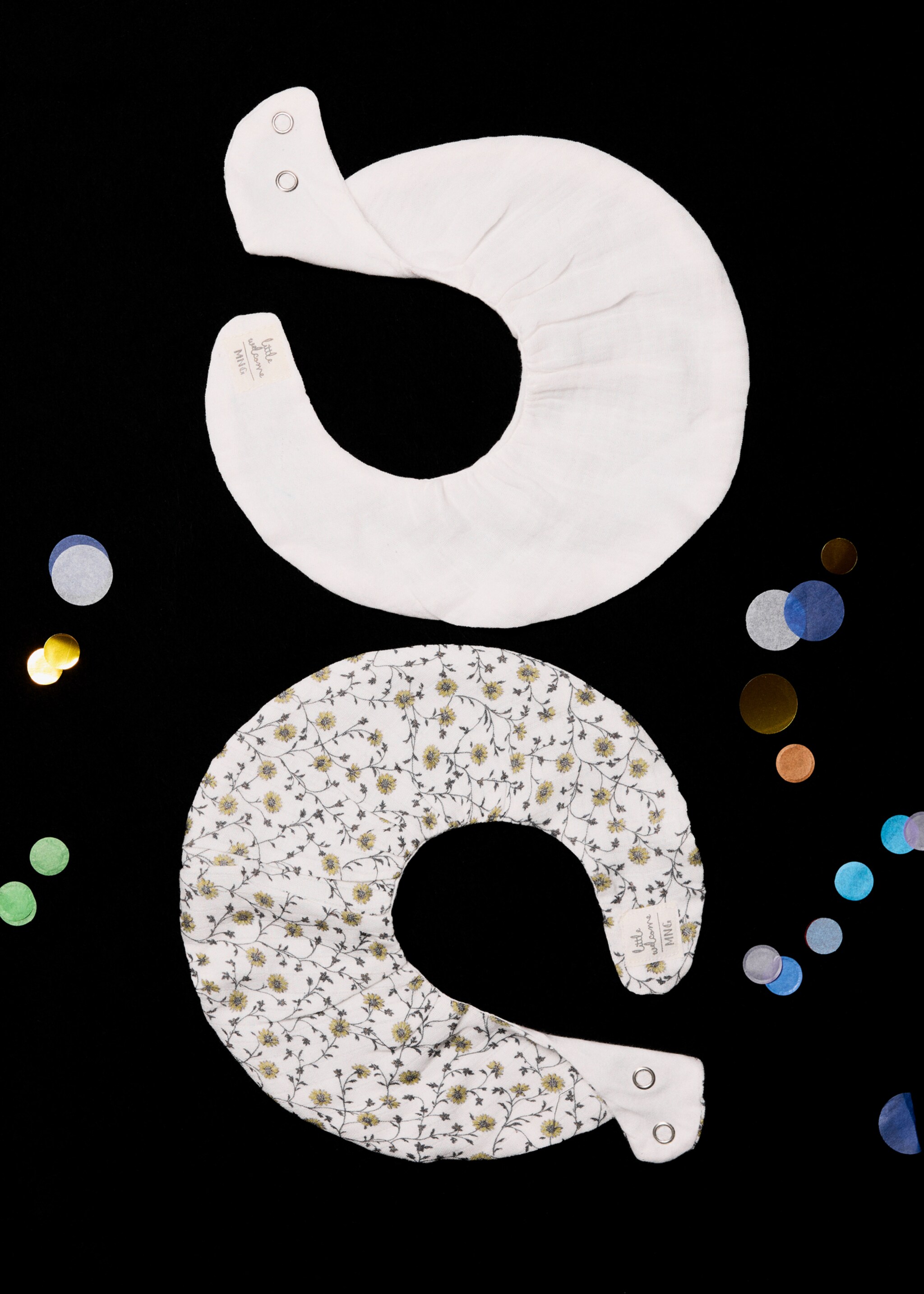 2 Printed bibs pack - Details of the article 5, Off White. Ref: 17038638-00.