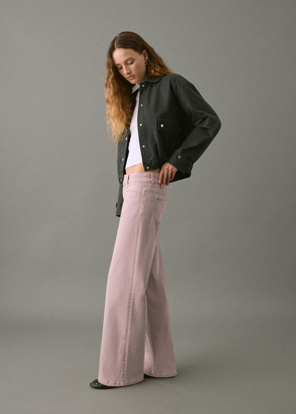 Low-waist jeans with buttons