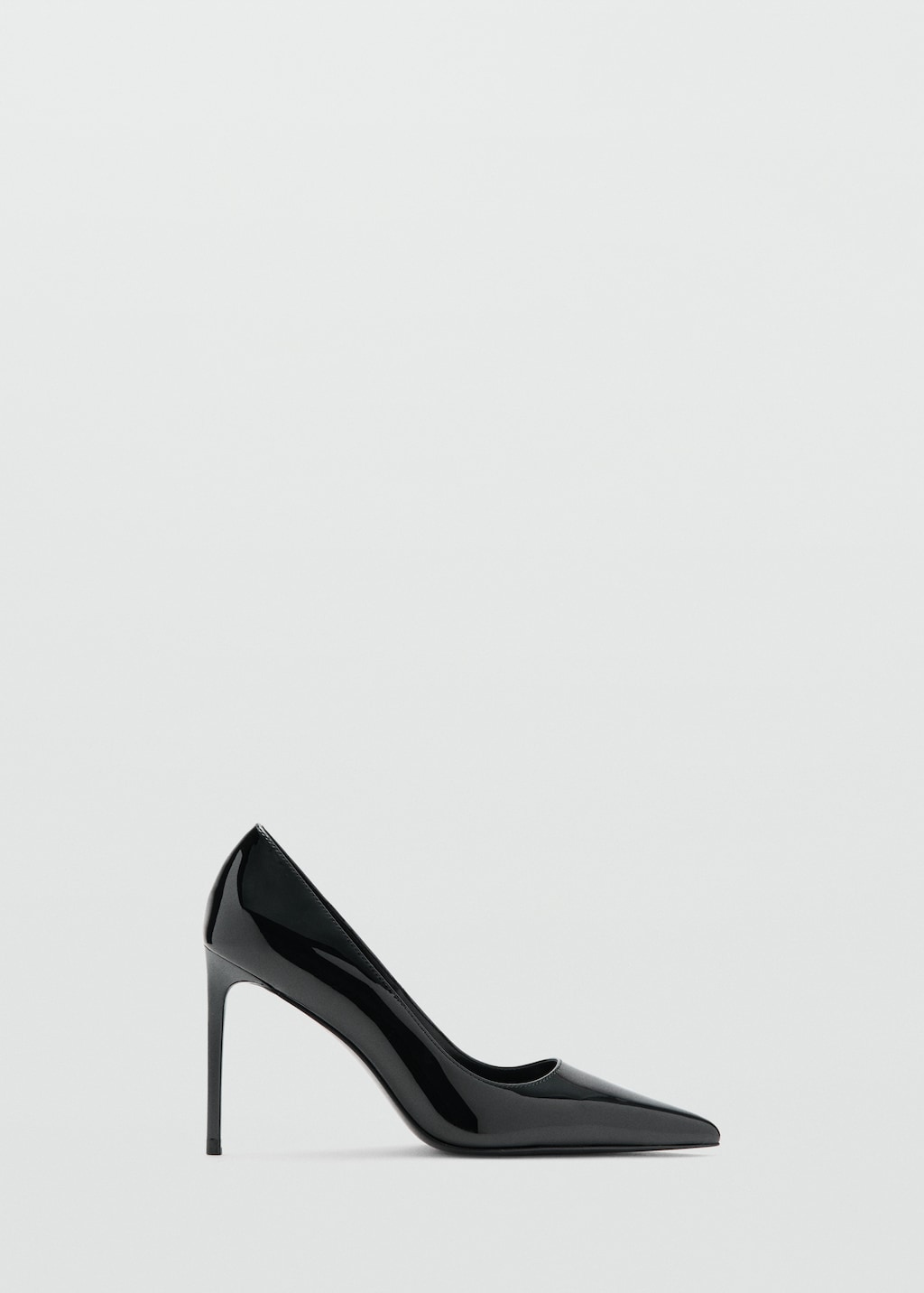 Patent leather heel shoes