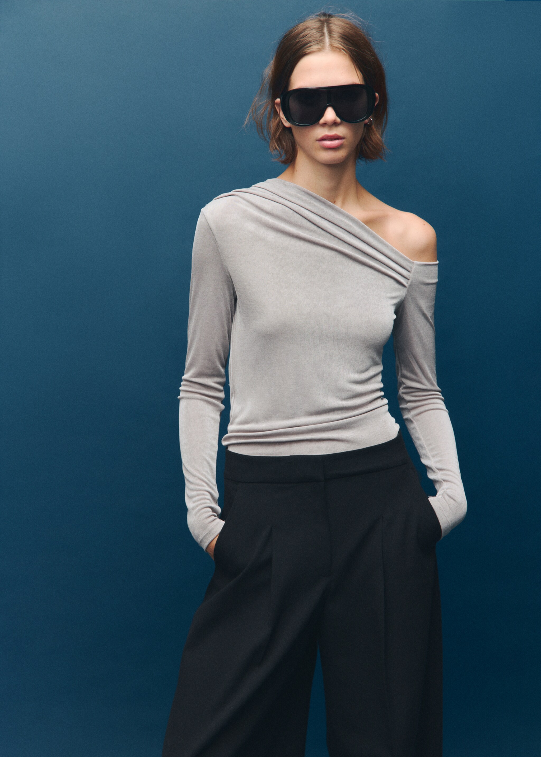 Asymmetrical long-sleeved t-shirt - Medium plane, Grey. Ref: 17039109-00.