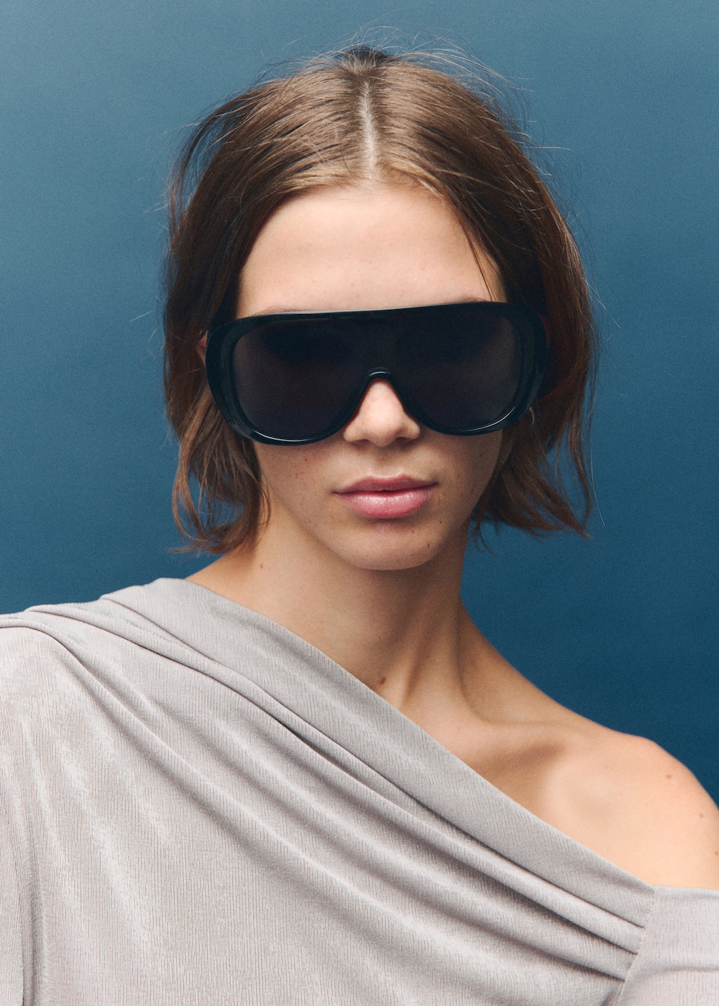 Asymmetrical long-sleeved t-shirt