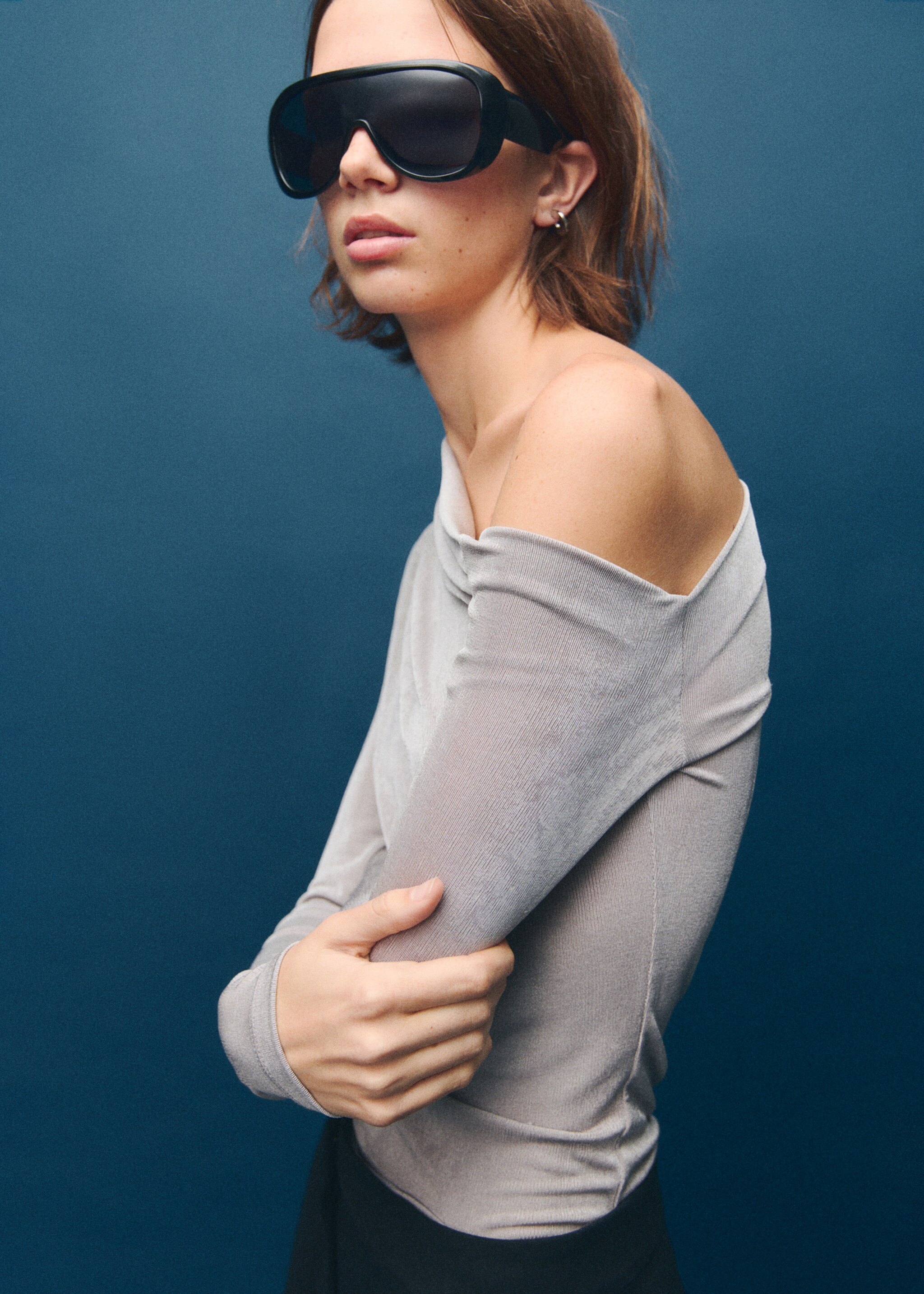 Asymmetrical long-sleeved t-shirt - Details of the article 2, Grey. Ref: 17039109-00.