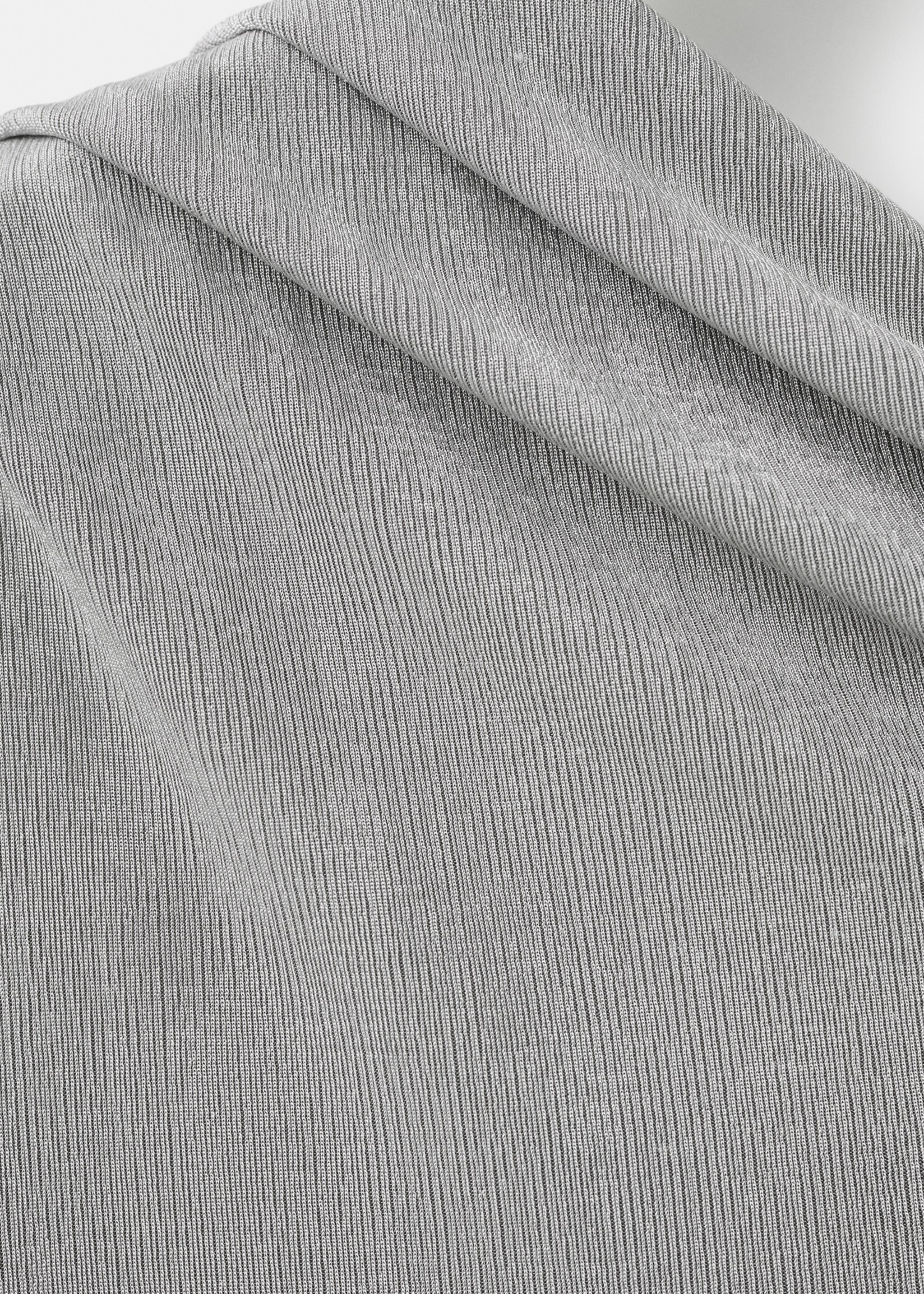 Asymmetrical long-sleeved t-shirt - Details of the article 8, Grey. Ref: 17039109-00.