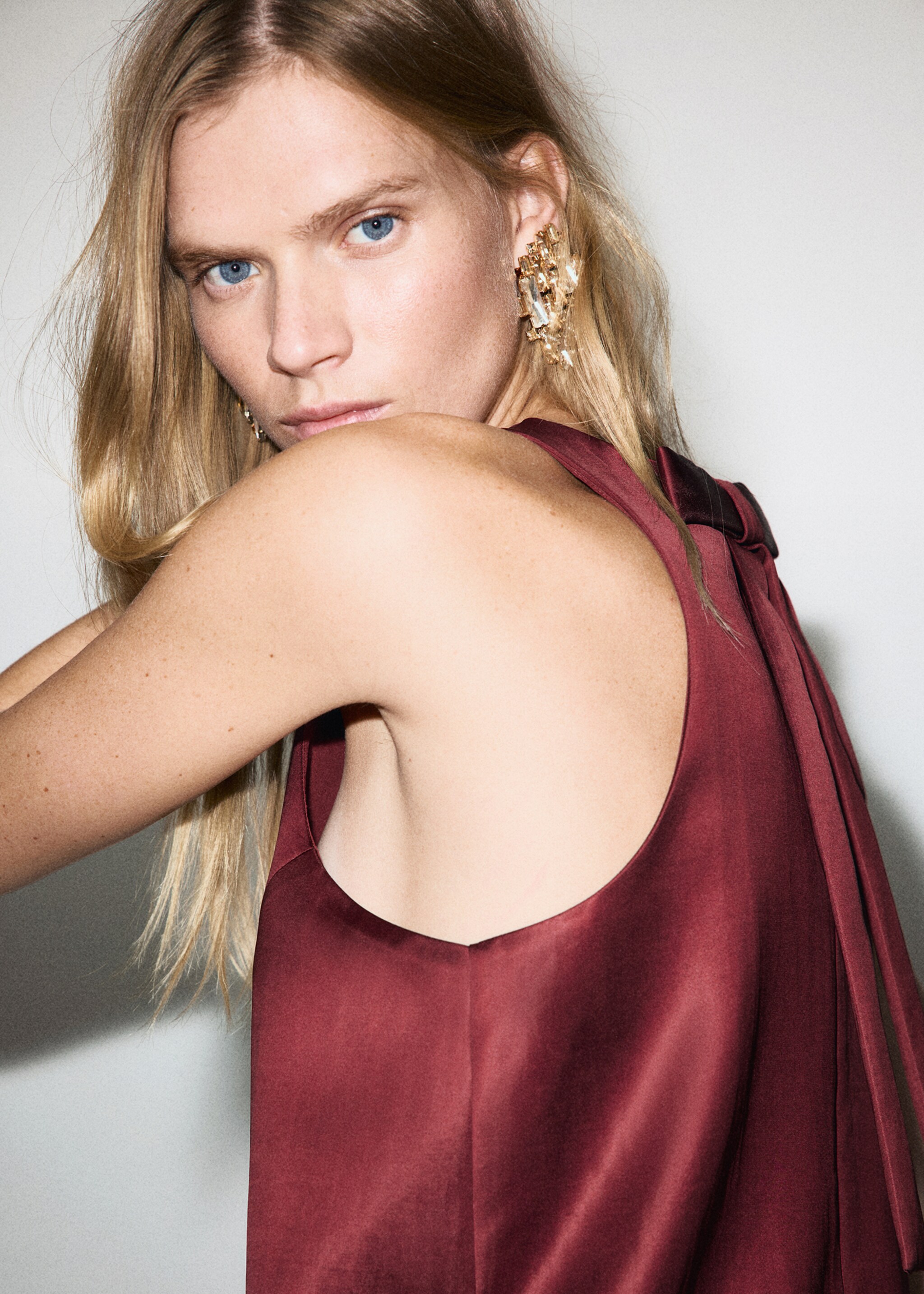 Satin tie dress - Details of the article 1, Wine. Ref: 17039110-00.