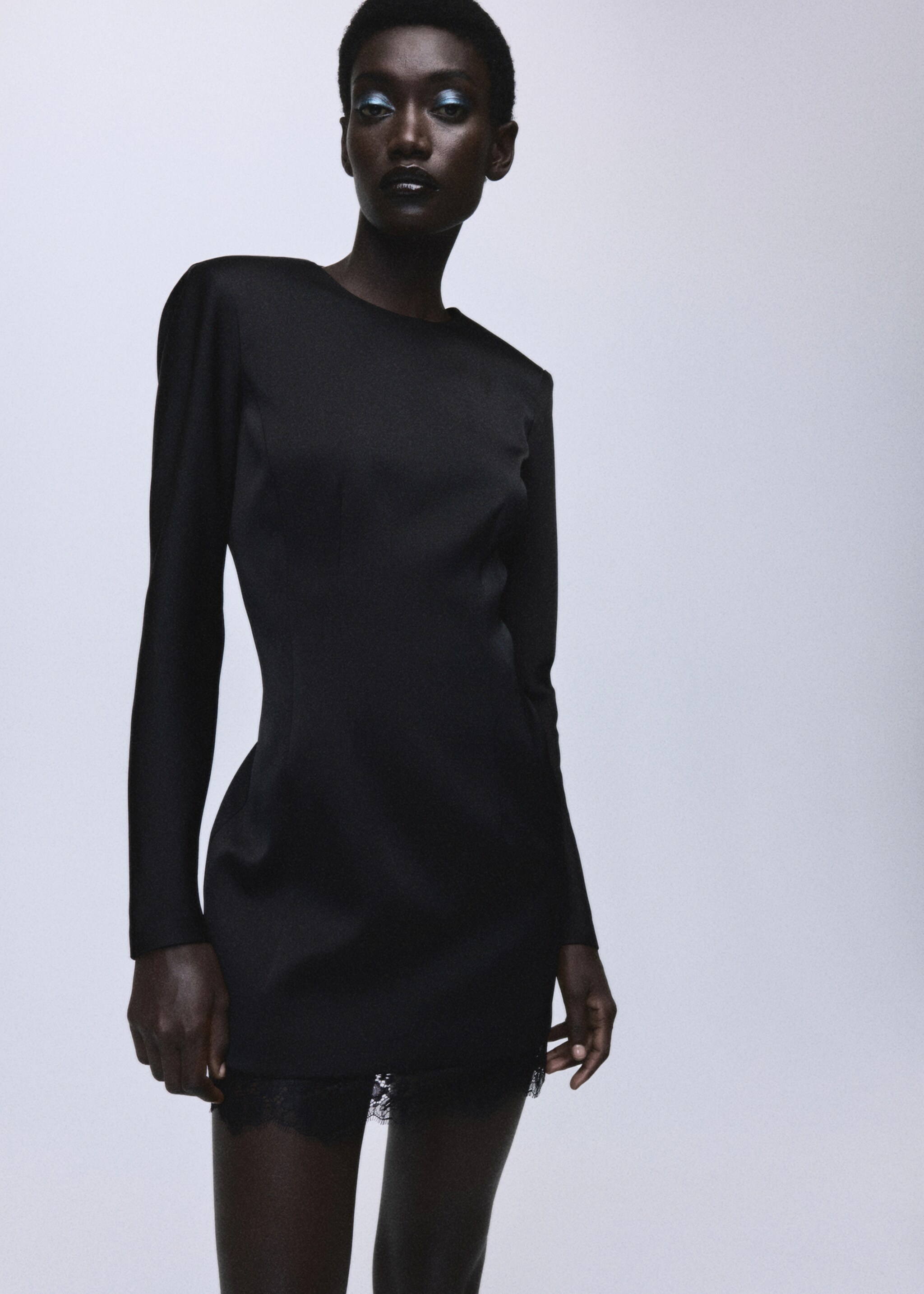 Vestido espalda abierta bajo encaje - Plano medio, Negro. Ref: 17039111-00.