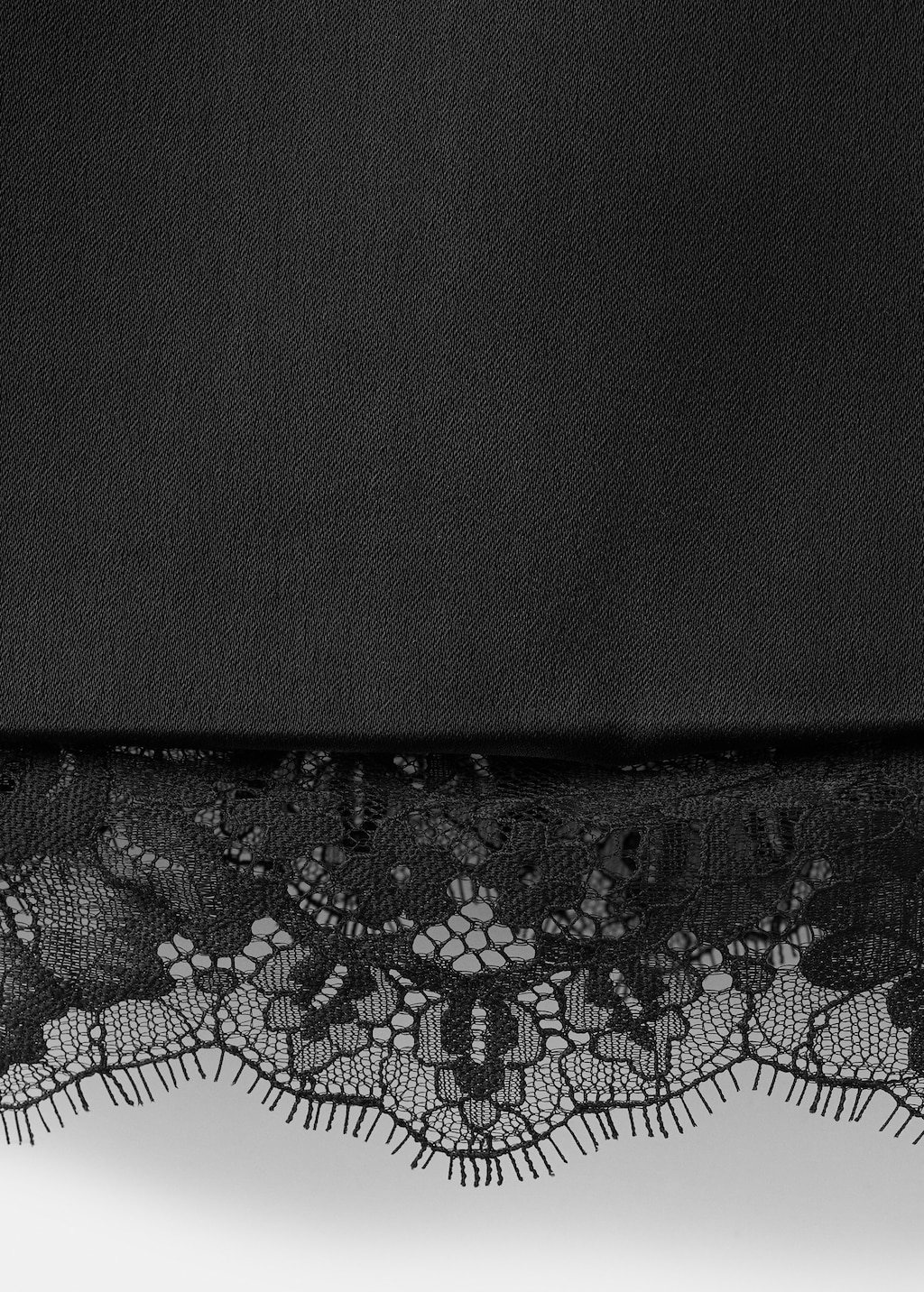 Open-back dress with lace trim hem