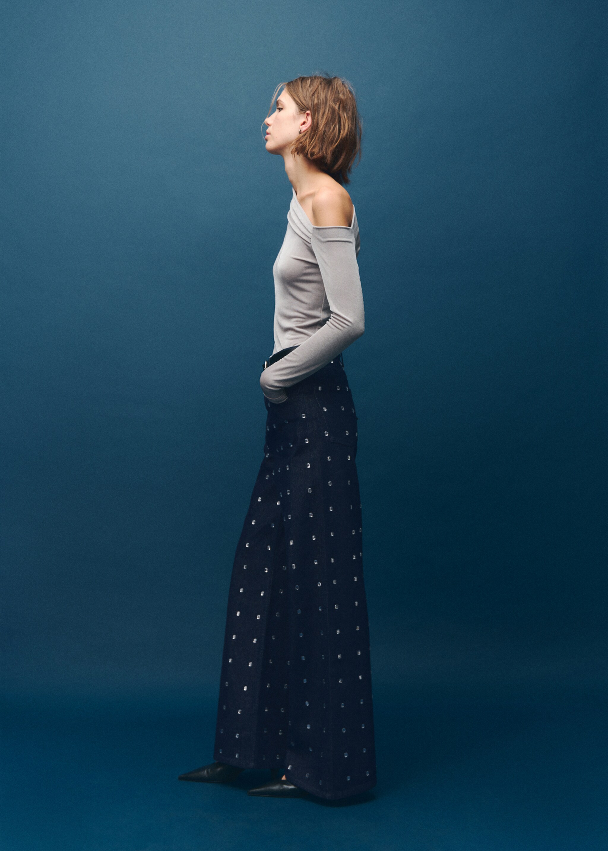 Wide-leg jeans with crystals - Details of the article 1, Open Blue. Ref: 17039113-00.