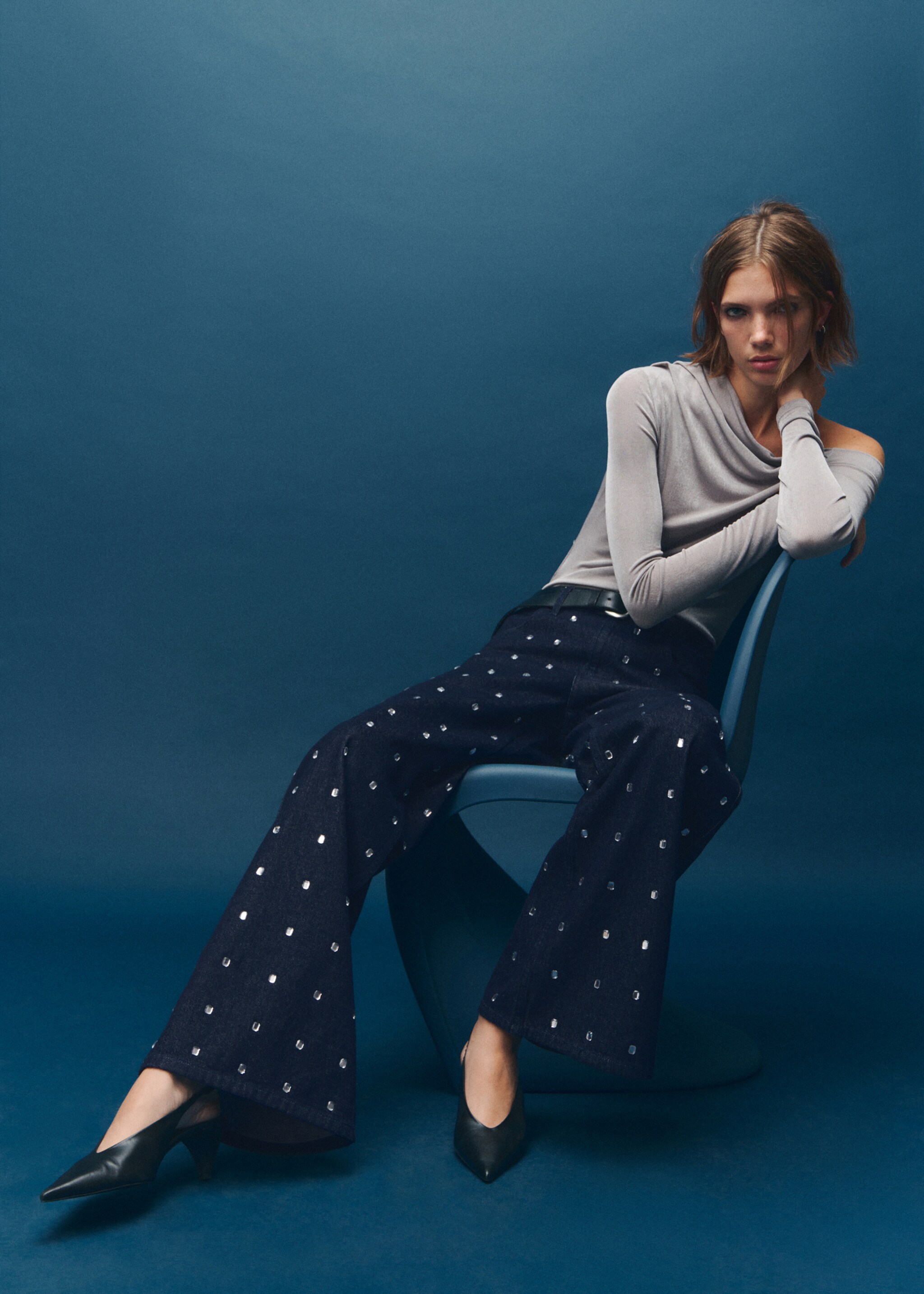 Wide-leg jeans with crystals - Details of the article 2, Open Blue. Ref: 17039113-00.