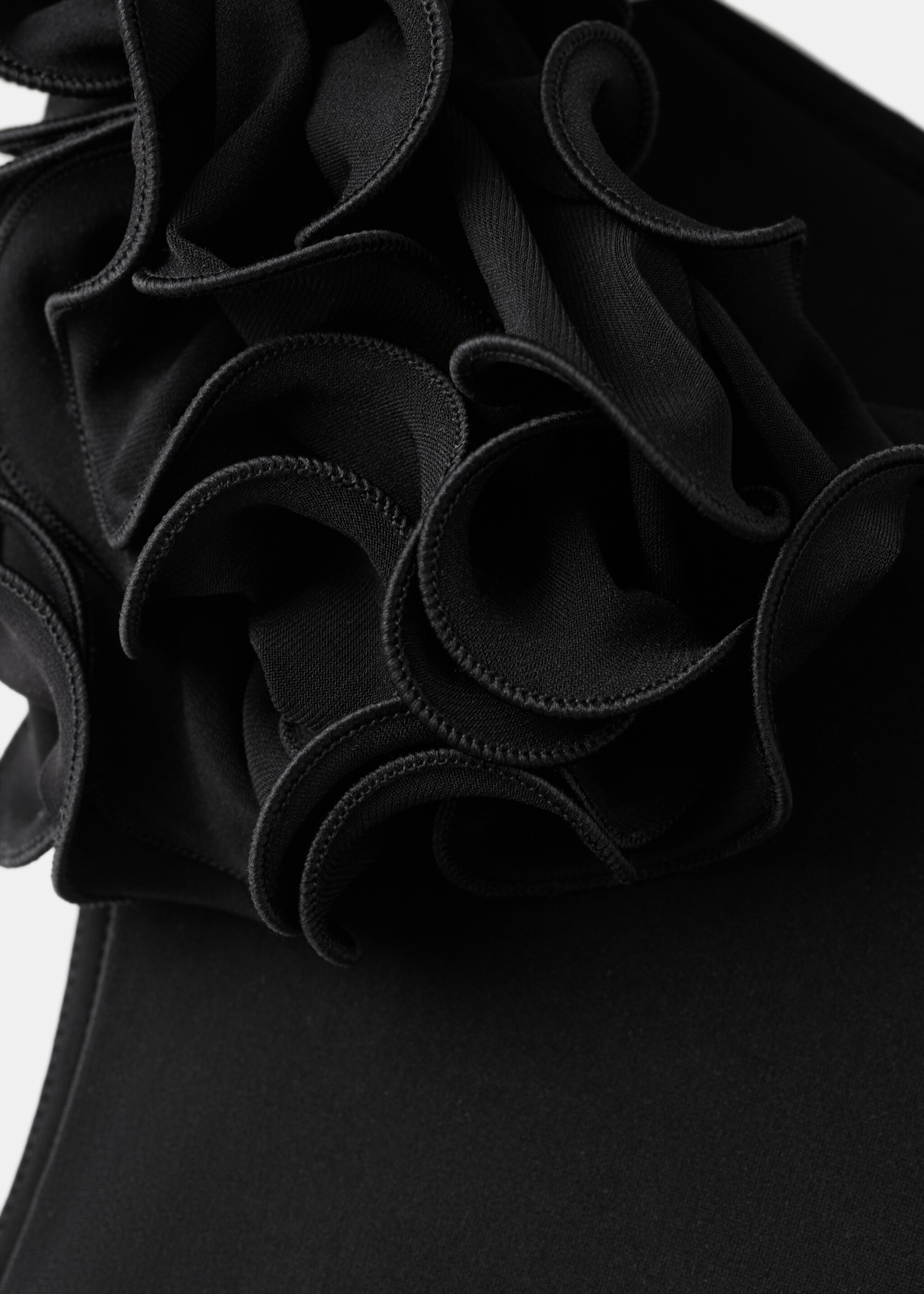 Asymmetrical gathered dress with ruffle trim - Details of the article 8, Black. Ref: 17039115-00.