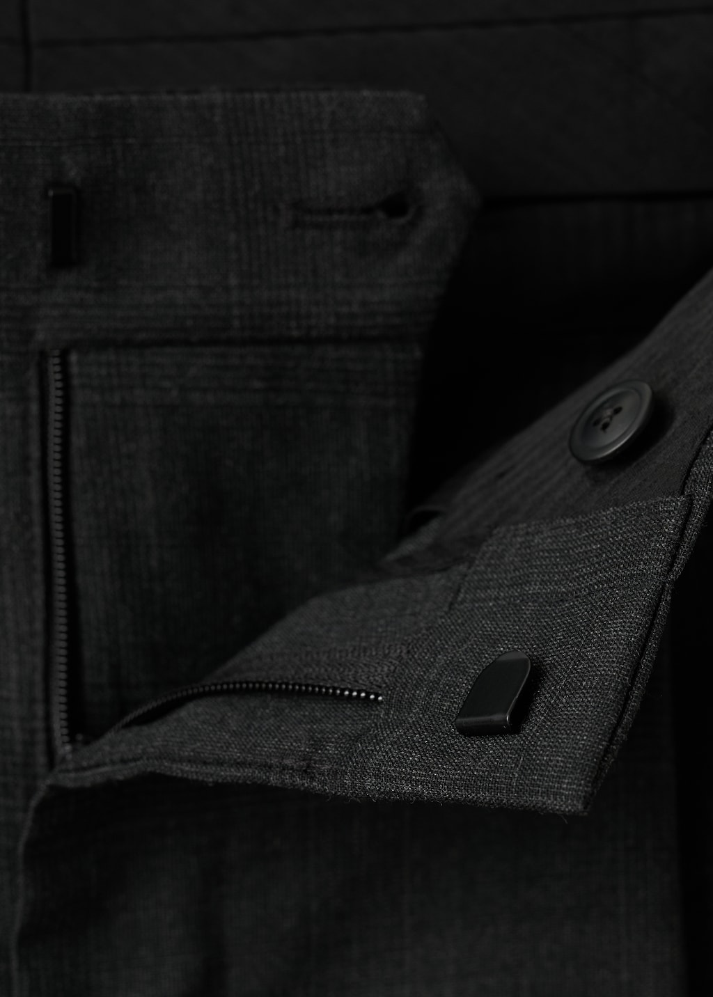 Relaxed-fit pleated pants