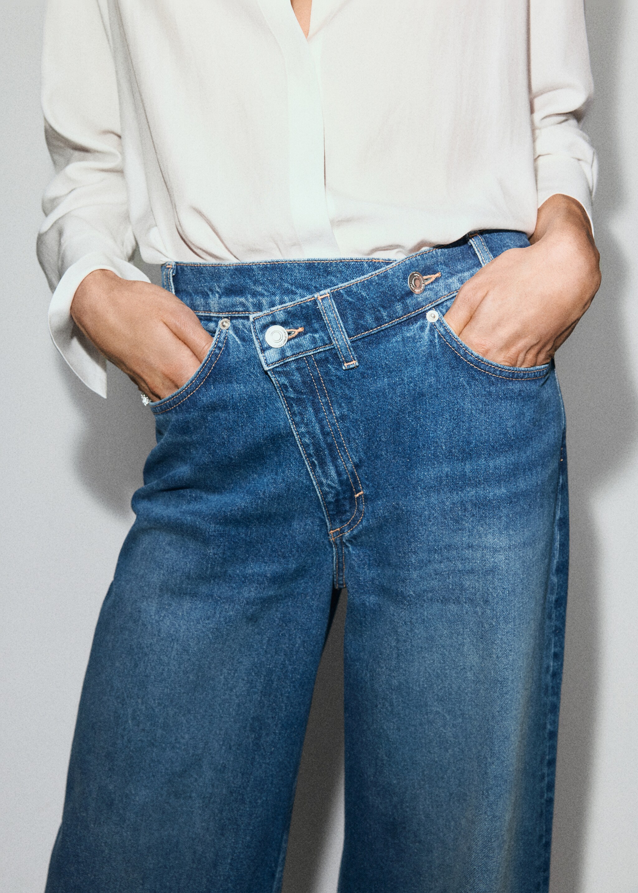 Wide-leg mid-rise jeans with a crossover waistband - Details of the article 6, Dark Blue. Ref: 17039214-00.