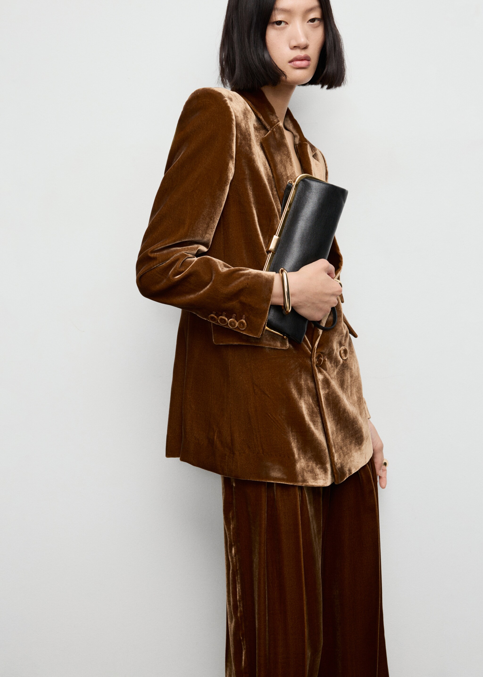 Velvet suit trousers - Details of the article 1, Caramel. Ref: 17039409-00.