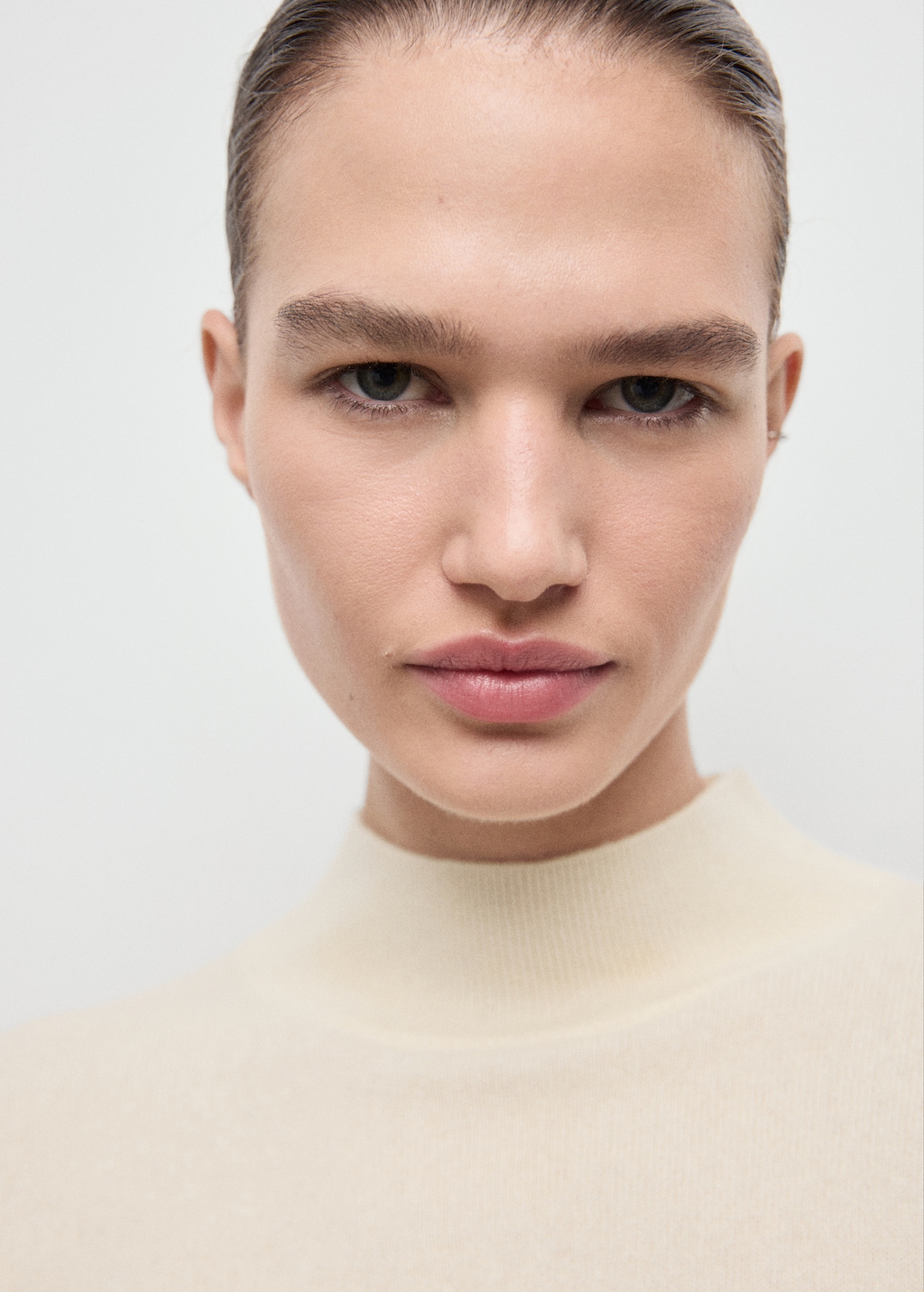 100% cashmere sweater with perkins neck