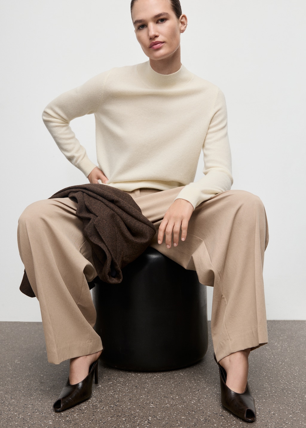 100% cashmere sweater with perkins neck